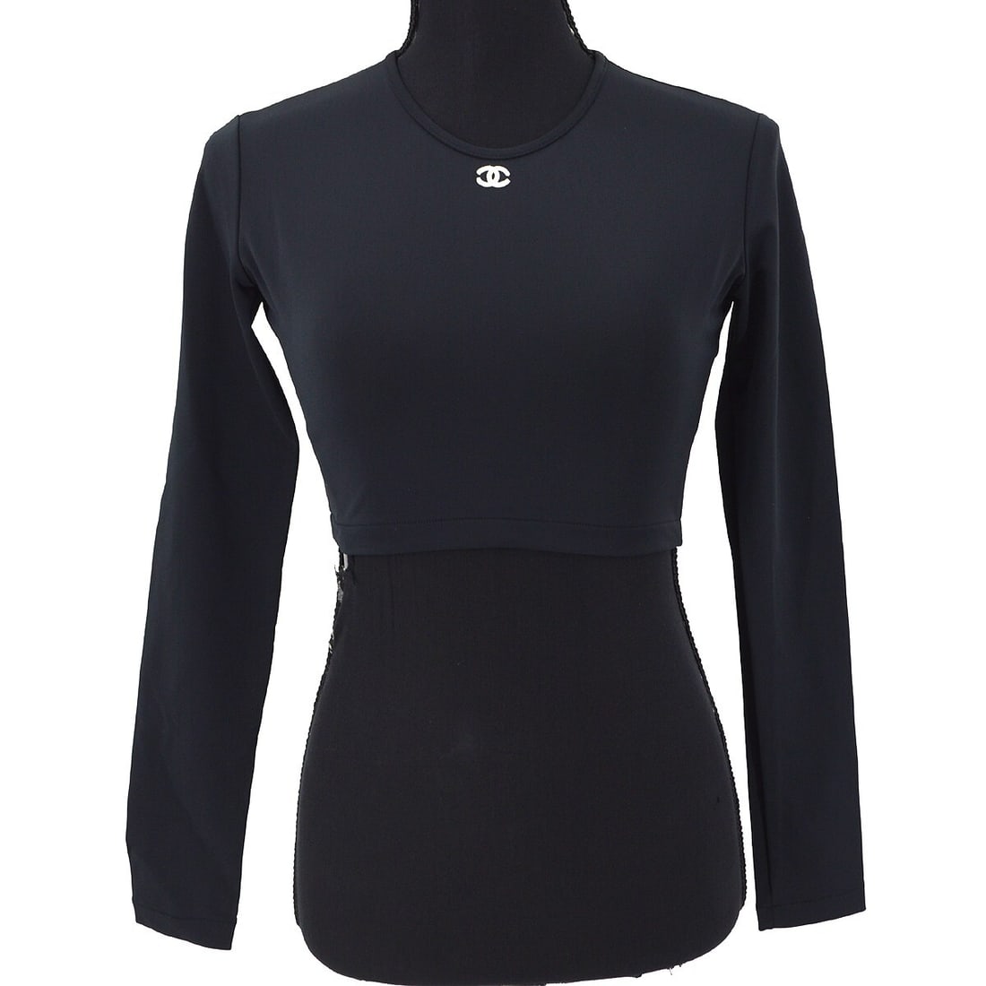 Chanel Vintage Cropped Long Sleeve T-Shirt Black Size 40: Chanel Vintage Cropped Long Sleeve T-Shirt Black Size 40 This stylish cropped long sleeve top from Chanel features a chic round neckline, making it perfect for casual summer outings. The blend of 80%