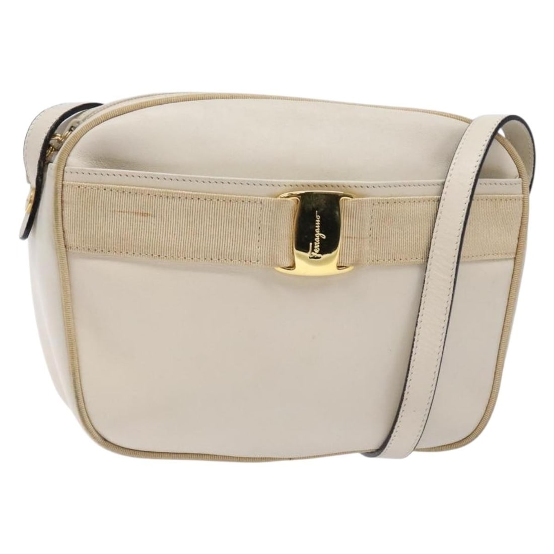 Ferragamo Vala Beige Leather Shoulder Bag for Women: Ferragamo Vala Beige Leather Shoulder Bag for Women This Salvatore Ferragamo Vala Shoulder Bag is crafted from beige leather and features a classic design for women. The bag shows signs of use, includ