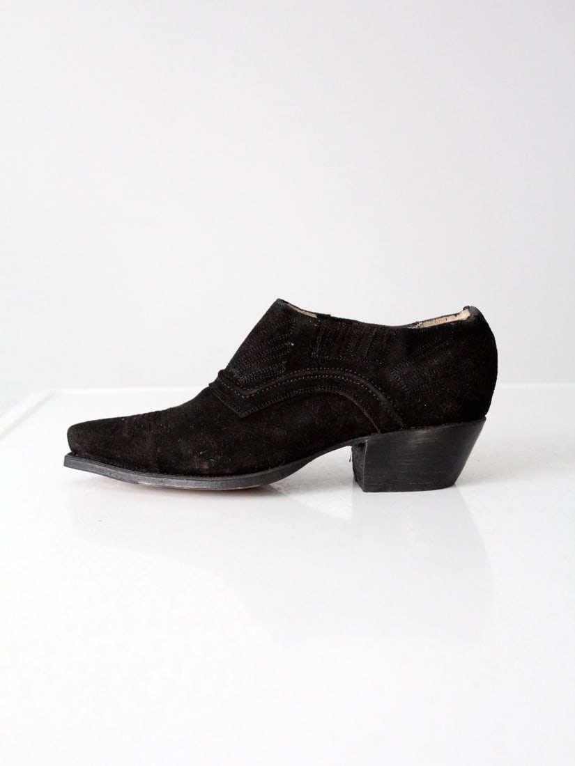 Vintage NaNa Black Suede Western Ankle Boots Size 8.5: Vintage NaNa Black Suede Western Ankle Boots Size 8.5 Step into style with these Vintage NaNa Western Ankle Boots, a timeless addition to any wardrobe. Crafted from luxurious black suede, these boots