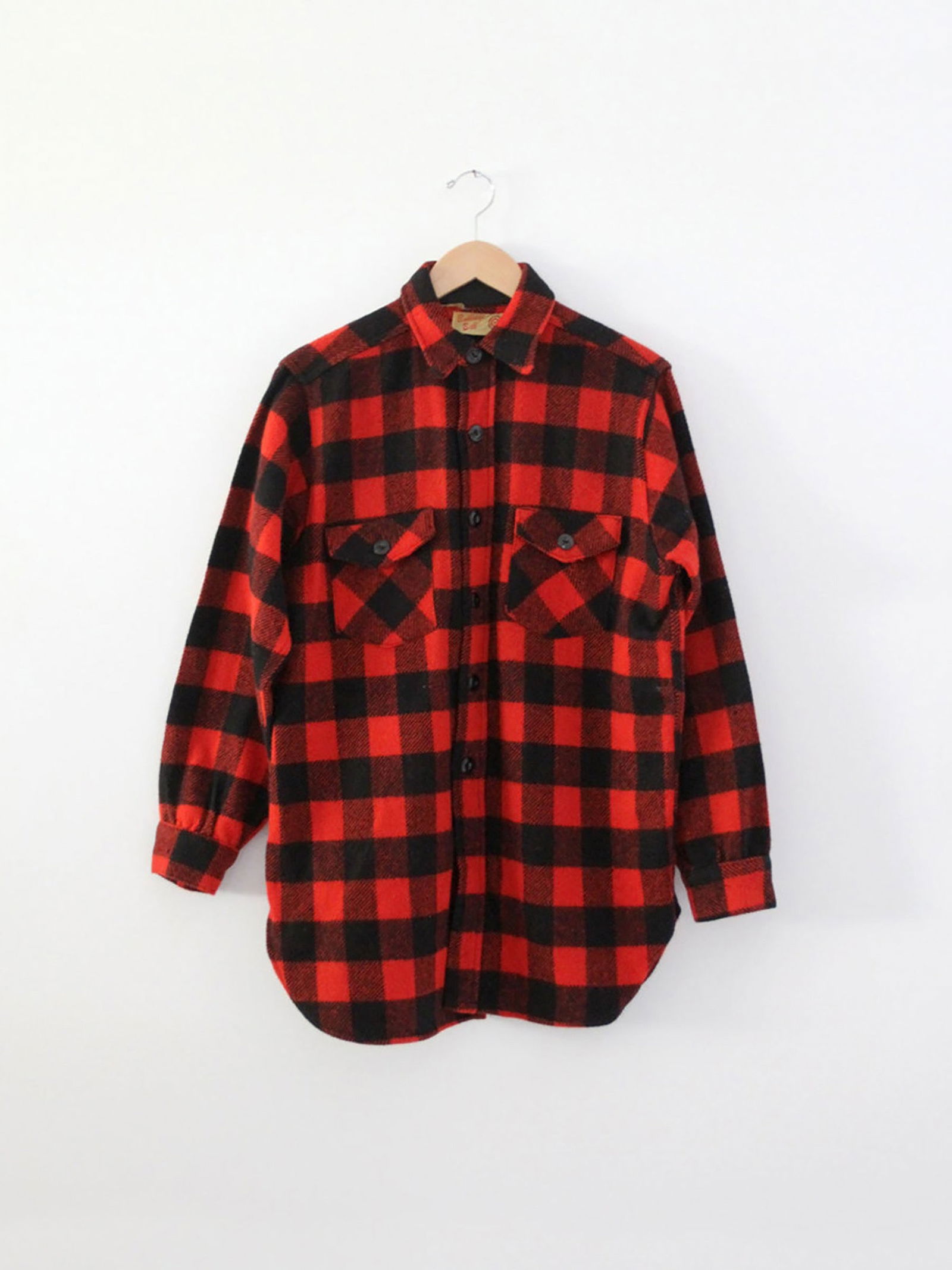 1940s Vintage Bullseye Bill Red Black Plaid Wool Shirt Coat: 1940s Vintage Bullseye Bill Red Black Plaid Wool Shirt Coat Discover the charm of mid-century American style with this Vintage Bullseye Bill Wool Shirt Coat. Crafted in a striking red-and-black plaid