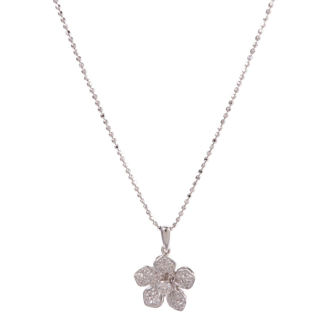 JEWELRY K18 White Gold Diamond Necklace: JEWELRY K18 White Gold Diamond Necklace This elegant necklace features a stunning diamond centerpiece set in luxurious 18K white gold. The clear color of the diamond beautifully complements the refine