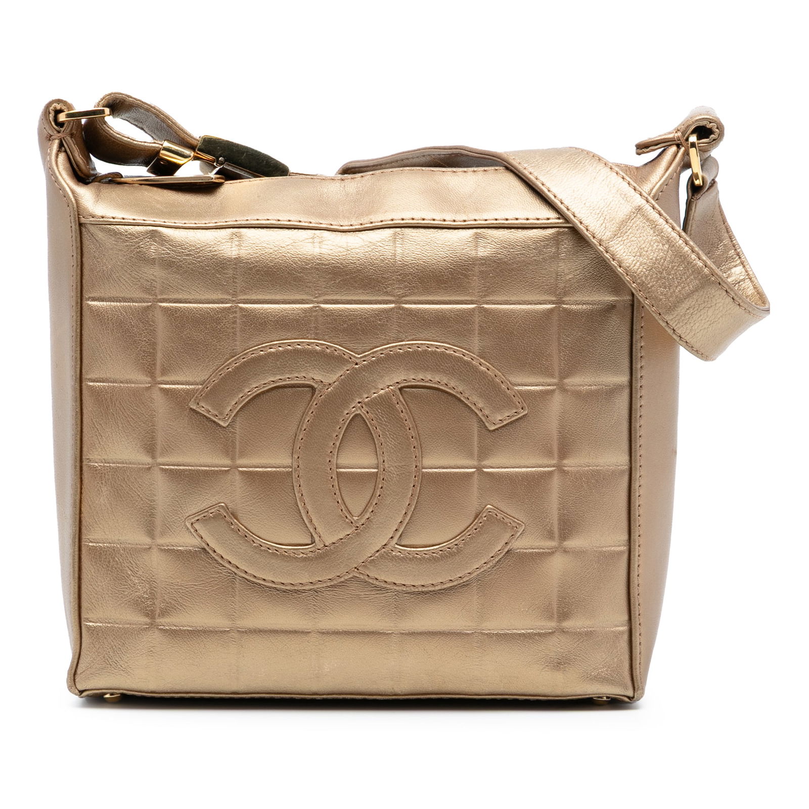 Gold Metallic Chanel Lambskin Quilted CC Chocolate Bar Shoulder Purse: Gold Metallic Chanel Lambskin Quilted CC Chocolate Bar Shoulder Purse This Chanel CC Chocolate Bar Metallic Lambskin Shoulder Bag features a quilted lambskin leather exterior in gold, a flat leather s