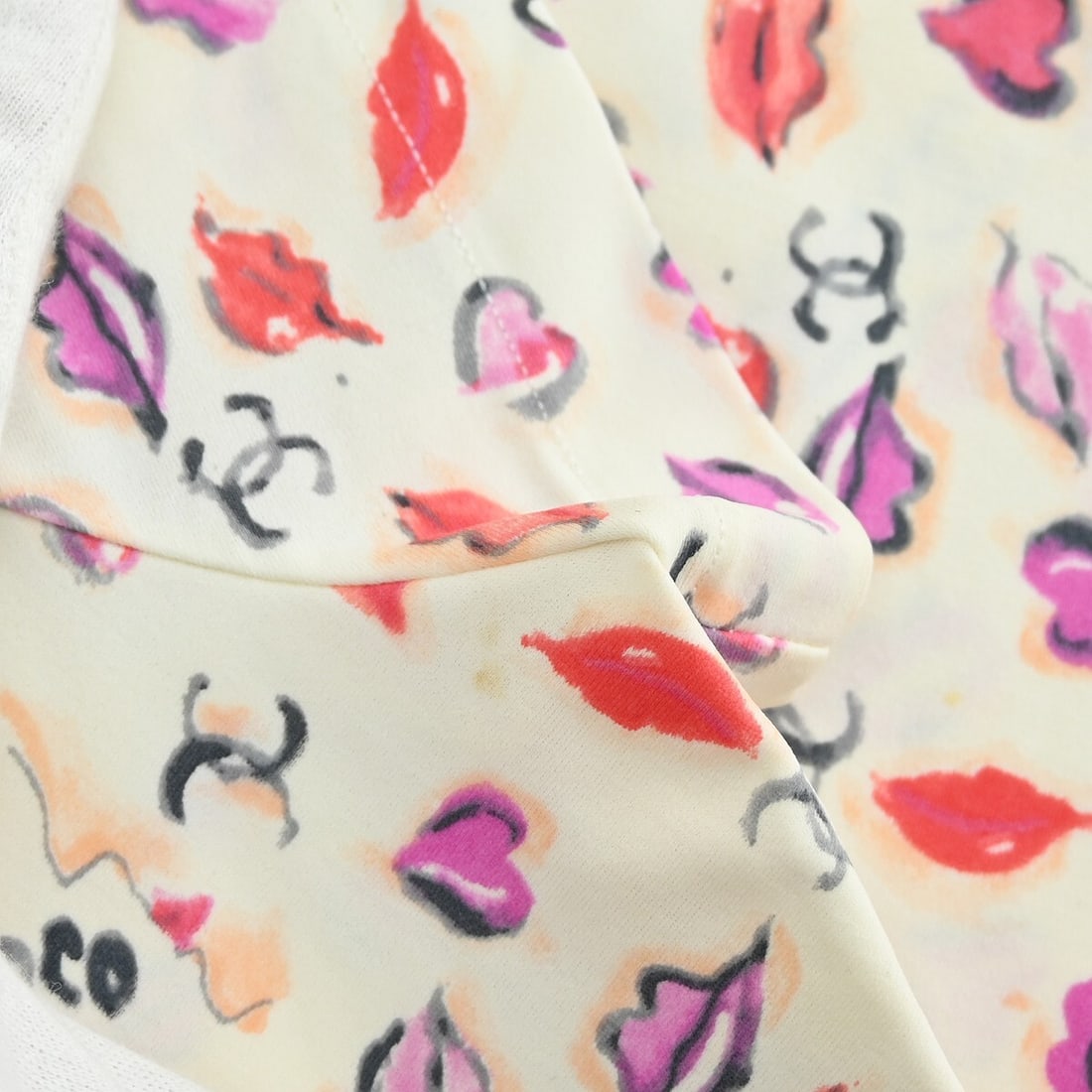 Chanel Vintage Ivory Lipstick Cropped T-Shirt Size 42 - 10