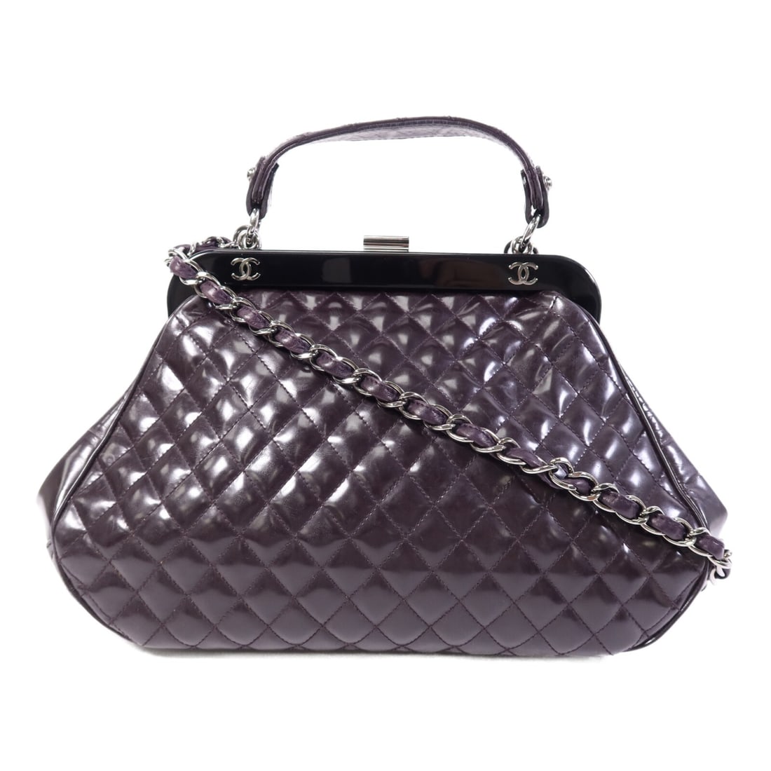 CHANEL Purple Patent Leather Chain Shoulder Bag SHW: CHANEL Purple Patent Leather Chain Shoulder Bag SHW This stylish CHANEL shoulder bag is crafted from luxurious purple patent leather, making it a standout accessory for any outfit. With dimensions of