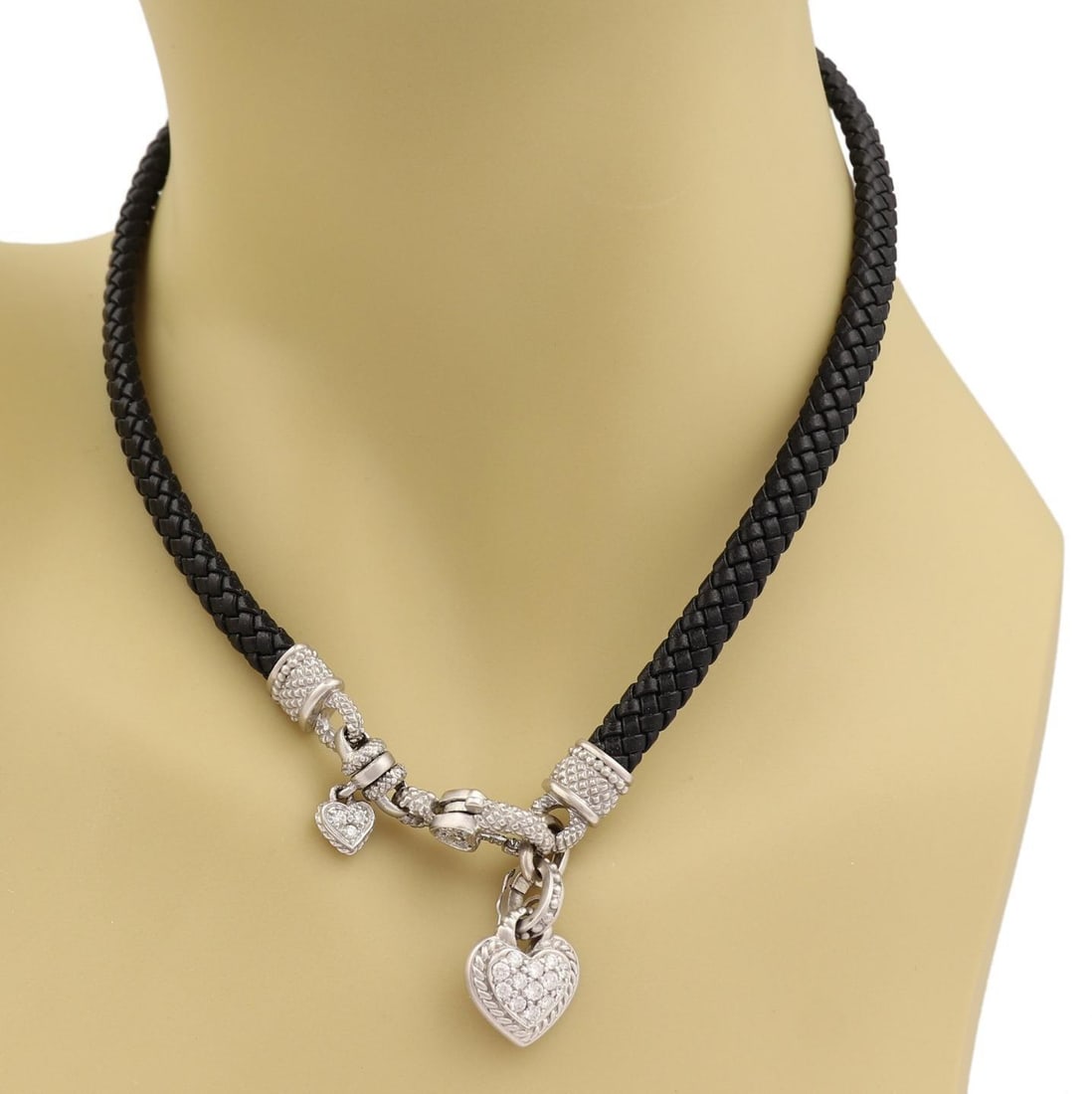 Judith Ripka 18k White Gold Heart Pendant Necklace with Diamonds: Judith Ripka 18k White Gold Heart Pendant Necklace with Diamonds Elevate your jewelry collection with this exquisite Judith Ripka necklace, featuring an elegant heart clasp pendant crafted from 18k wh