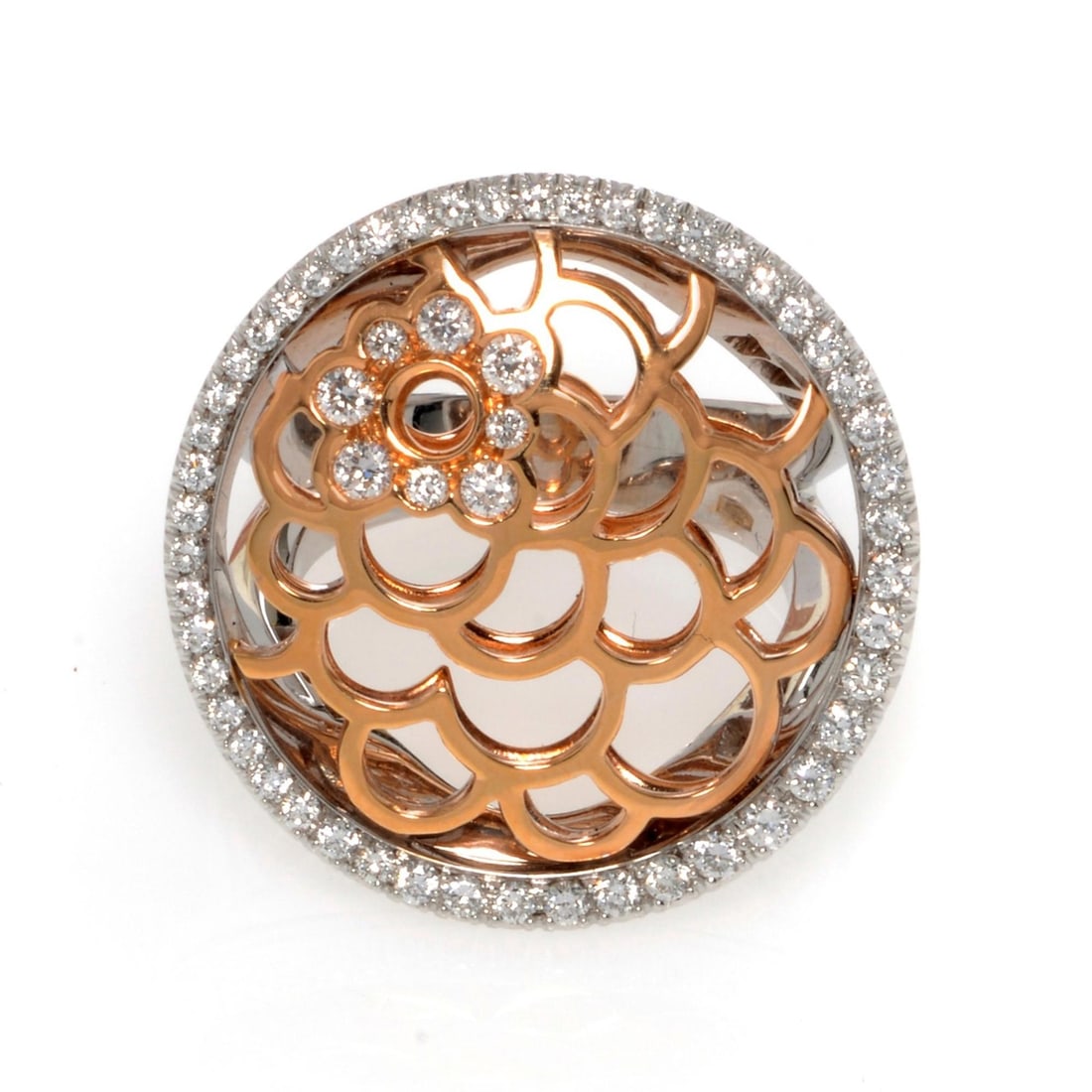 Luca Carati 18K White Rose Gold Diamond Cocktail Ring 1.33cttw: Luca Carati 18K White Rose Gold Diamond Cocktail Ring 1.33cttw This exquisite cocktail ring by Luca Carati features a stunning floral circle design crafted from 18K white and rose gold. Set with a tot