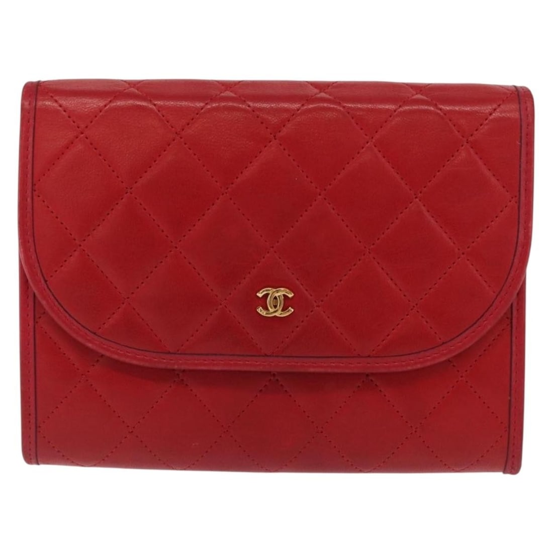 Red Leather Chanel Women's Vintage Clutch Bag 17cm by 13cm by 3cm: Red Leather Chanel Women's Vintage Clutch Bag 17cm by 13cm by 3cm This Chanel vintage clutch is crafted from red leather and designed for women. It features a compact size suitable for essentials, wit