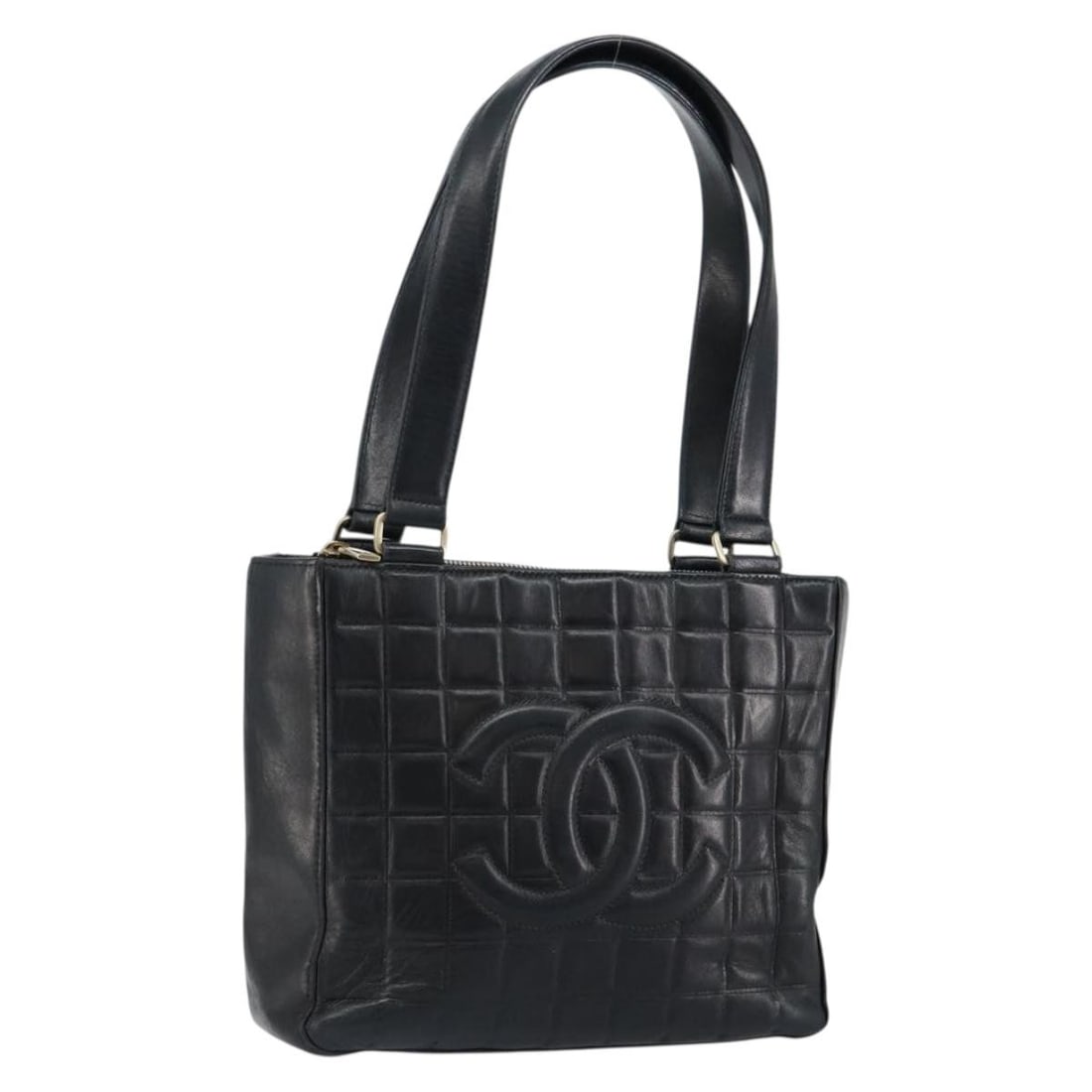 Chanel Quilted Leather Chocolate Bar Tote Bag 25cm Black: Chanel Quilted Leather Chocolate Bar Tote Bag 25cm Black This pre-owned Chanel Chocolate Bar CC Tote is crafted from black leather and features a quilted design. The tote shows signs of wear, includin