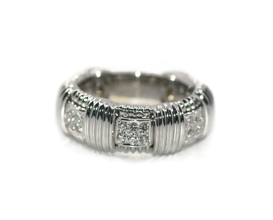 Roberto Coin 18K White Gold Diamond Ring Size 6 8mm Authentic: Roberto Coin 18K White Gold Diamond Ring Size 6 8mm Authentic This exquisite Roberto Coin ring features a stunning diamond set in luxurious 18K white gold. With a ring size of 6, it offers a comfortab