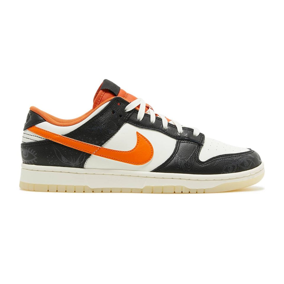 Nike Dunk Low PRM Halloween sneakers in men's size 8 women's 9.5: Nike Dunk Low PRM Halloween sneakers in men's size 8 women's 9.5 This is an authentic pair of Nike Dunk Low PRM Halloween sneakers in un-used, unworn condition. The shoes are size 8 men's and 9.5 wome
