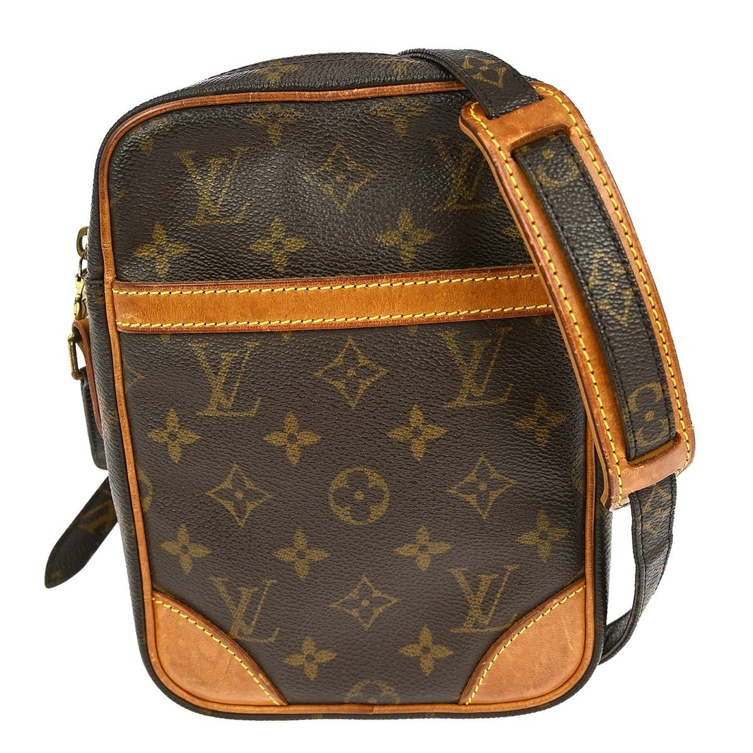 Louis Vuitton Danube Monogram Crossbody Bag M45266 Vintage: Louis Vuitton Danube Monogram Crossbody Bag M45266 Vintage This vintage Louis Vuitton Danube Crossbody Shoulder Bag features a classic Monogram pattern, perfect for casual outings. It is designed with