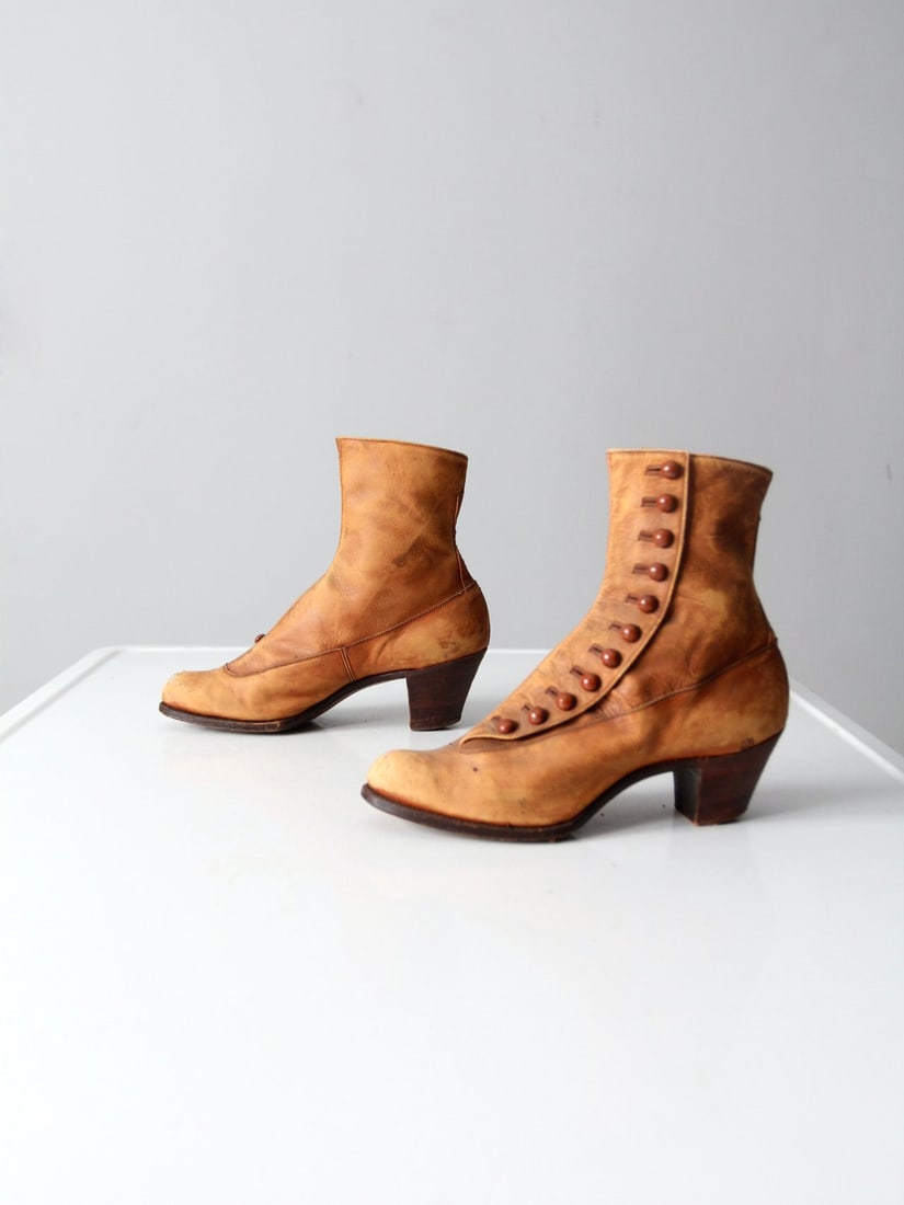 Edwardian Tan Leather Side Button Boots Women's Vintage: Edwardian Tan Leather Side Button Boots Women's Vintage Discover a charming pair of Edwardian leather side button boots, crafted from soft tan leather. These women's boots feature a stylish side butto