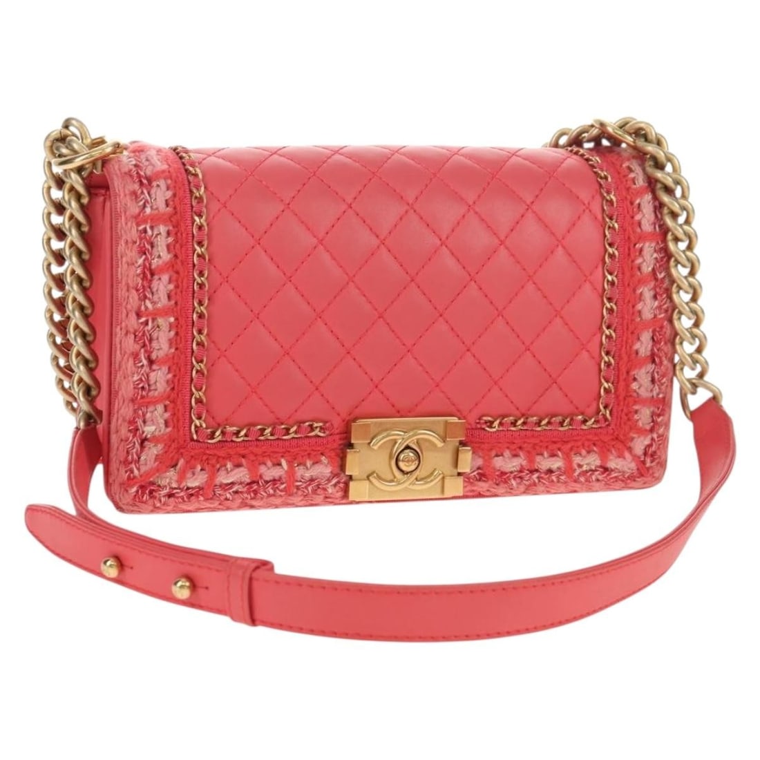 CHANEL Boy Bag Matelasse Lamb Skin Pink Gold Auth 144832AM: CHANEL Boy Bag Matelasse Lamb Skin Pink Gold Auth 144832AM Introducing the exquisite CHANEL Boy Chanel Bag, a perfect blend of luxury and style. Crafted from high-quality lambskin, this shoulder bag f