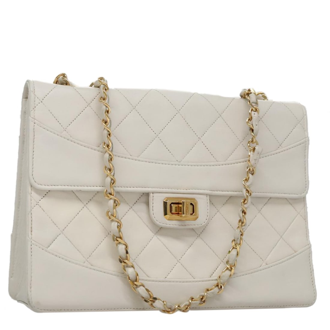Chanel Leather Flap Clutch White Shearling 26cm by 18cm by 8cm: Chanel Leather Flap Clutch White Shearling 26cm by 18cm by 8cm This Chanel Flap Clutch designed for women features white leather construction with a shearling detail. It has a compact size measuring 2