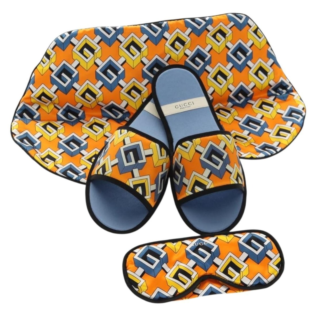 GUCCI Orange Blue Silk Travel Case Authentic Italy: GUCCI Orange Blue Silk Travel Case Authentic Italy This elegant GUCCI Travel Case showcases a stunning orange and blue silk exterior, perfect for stylish travelers. Crafted in Italy, this travel case