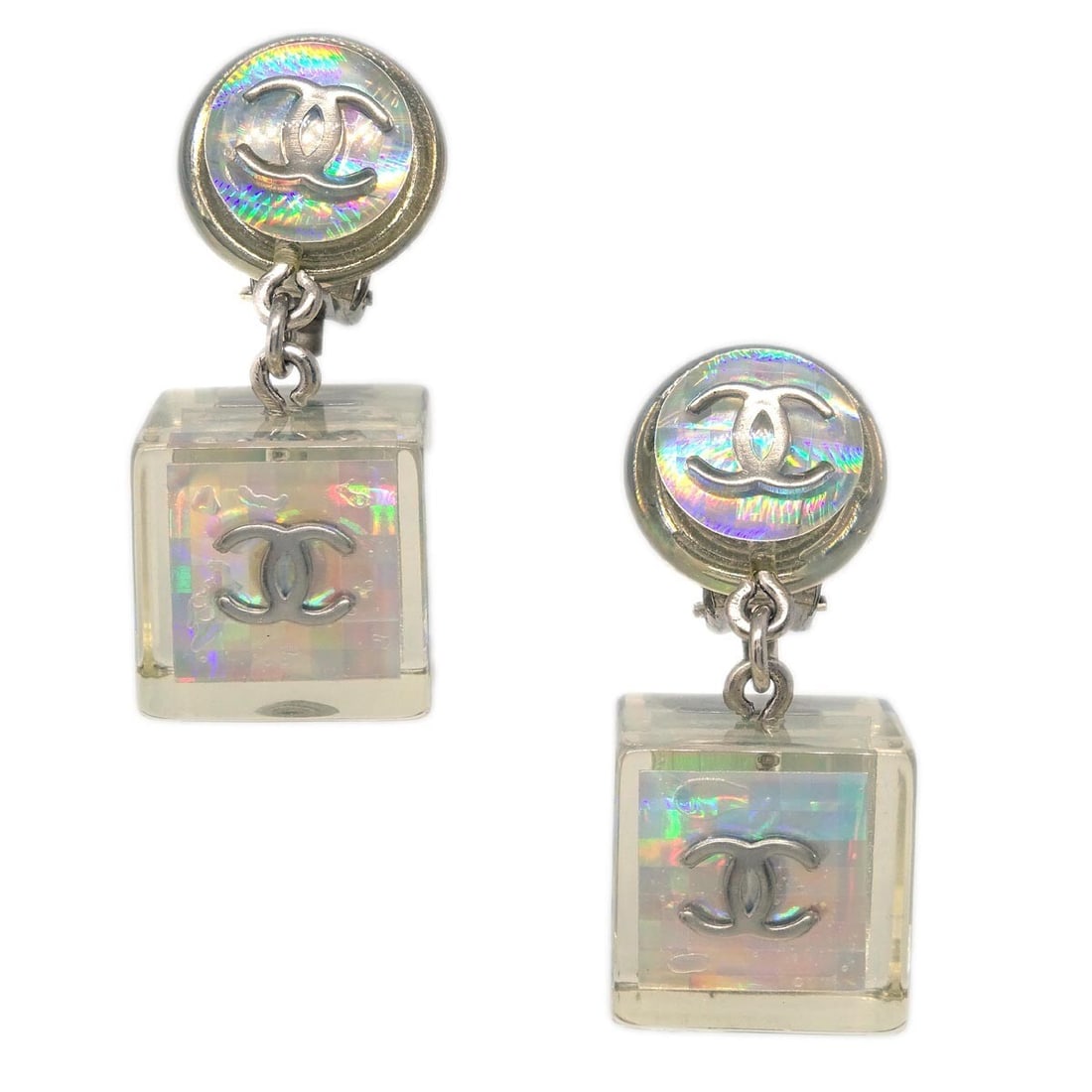 Chanel 97P Clear Dangle Clip-On Cube Earrings: Chanel 97P Clear Dangle Clip-On Cube Earrings Elevate your accessory collection with these stunning Chanel Dangle Cube Earrings. Designed with a clear color scheme, these clip-on earrings feature a st
