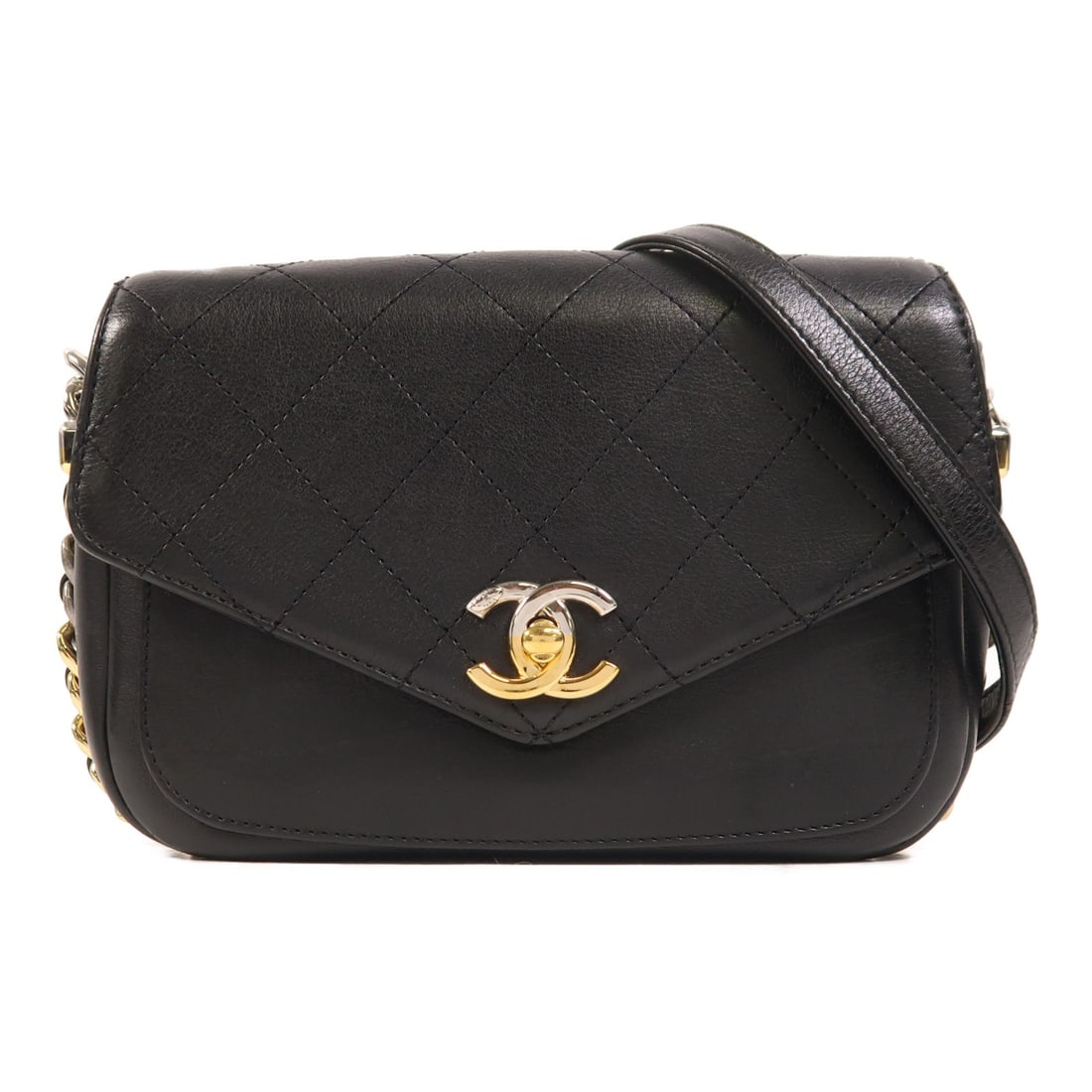 Black Calfskin CHANEL AS0413 CC Shoulder Bag: Black Calfskin CHANEL AS0413 CC Shoulder Bag This CHANEL CC shoulder bag is crafted from black calfskin leather, offering a classic and sophisticated look. Designed with a regular size and a structure