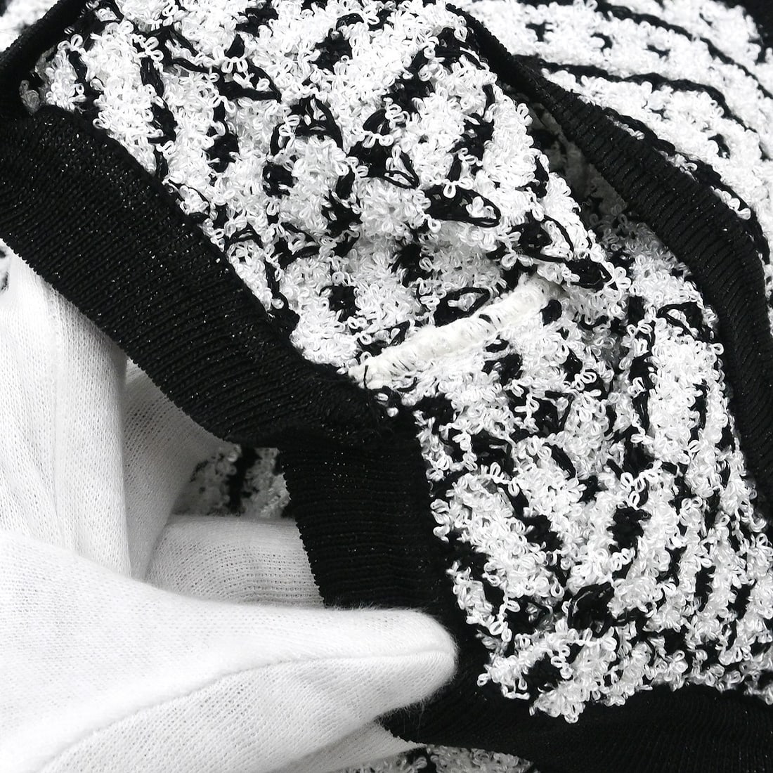 Chanel White Sleeveless V-Neck Knit Vest Top Size #38 - 9