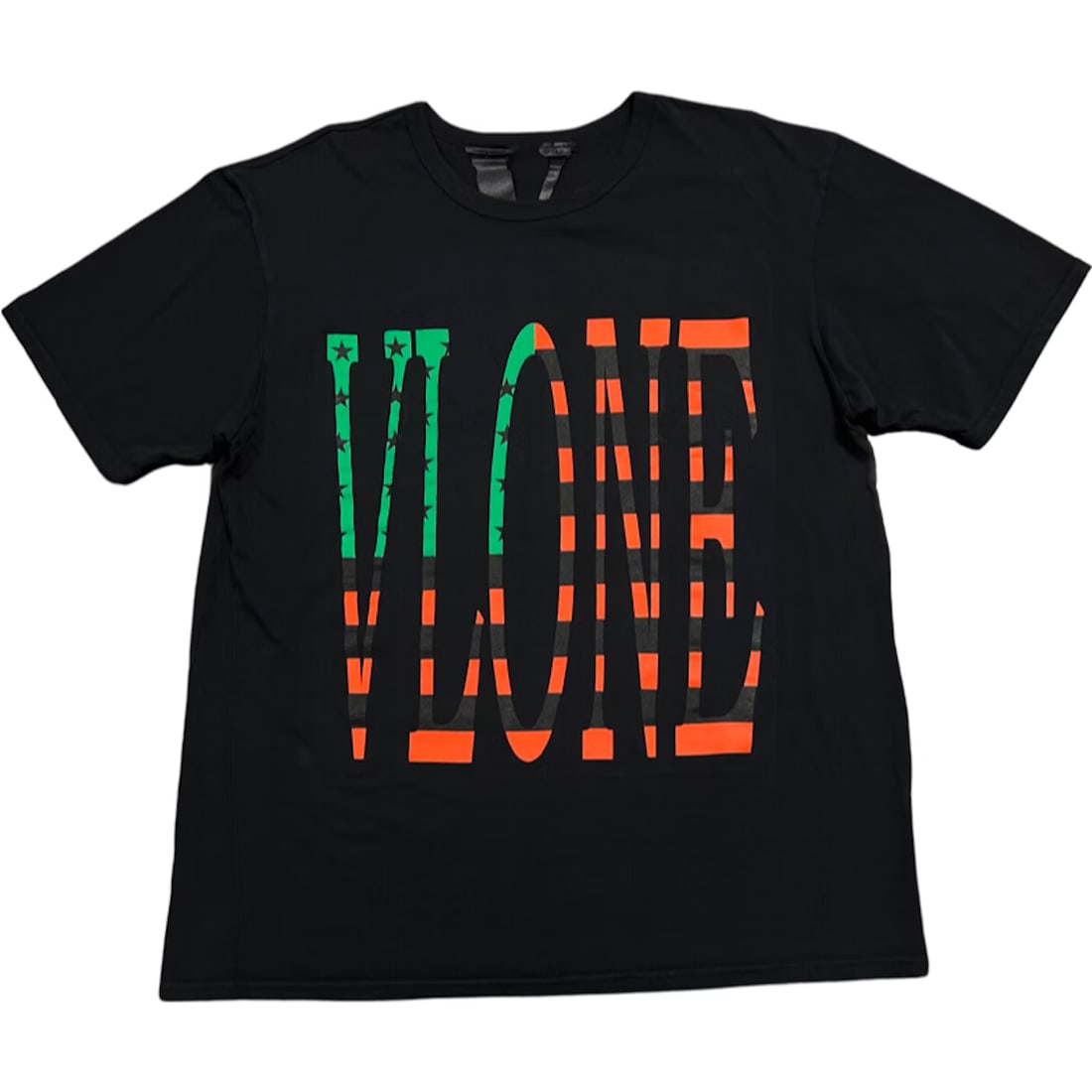 Black Power Staple T-Shirt by Vlone in Large Size: Black Power Staple T-Shirt by Vlone in Large Size This authentic Vlone Power Staple Black Tee is offered in un-used and unworn condition. It is presented in a large size. Specifications Brand: Vlone M