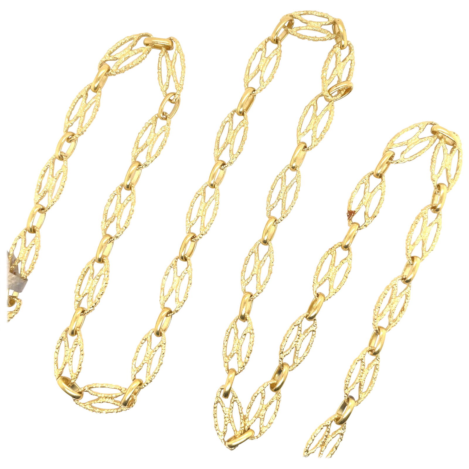 Harbor Diamonds 18K Yellow Gold Openwork Link Necklace Italy 27.4 Inches: Harbor Diamonds 18K Yellow Gold Openwork Link Necklace Italy 27.4 Inches This stunning necklace is crafted from 18 karat yellow gold, showcasing a contemporary design with 33 oval openwork links. Meas
