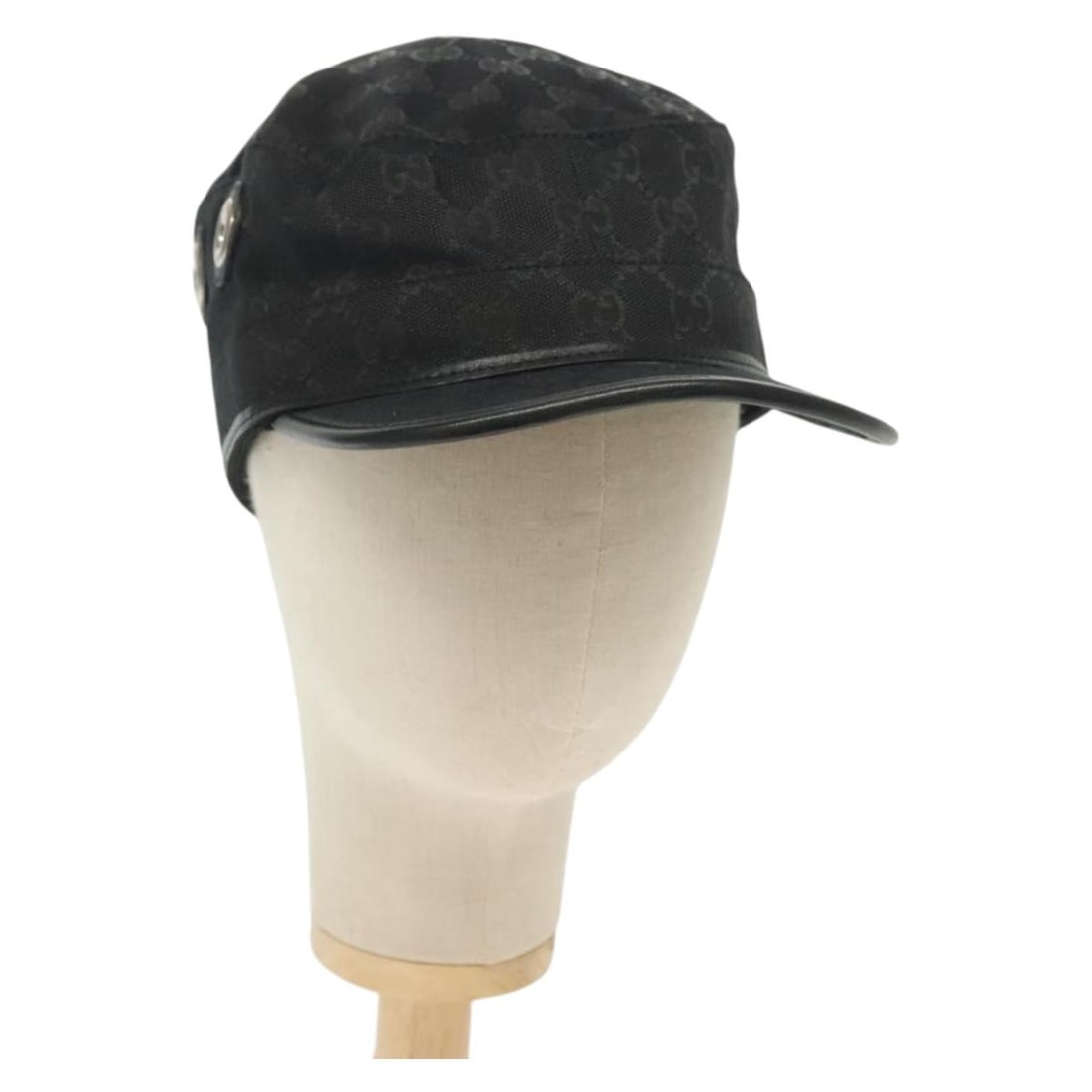 GUCCI GG Canvas Cap Black Size L Made in Italy: GUCCI GG Canvas Cap Black Size L Made in Italy This GUCCI GG Canvas Cap is a stylish accessory crafted from high-quality canvas in a sleek black color. Designed in Italy, this cap features the iconic