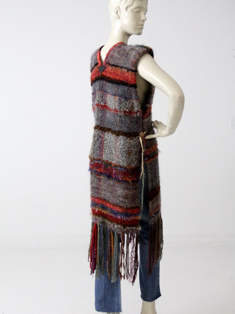 Chic Vintage Hand Knit Tunic Dress with Button Closures: Chic Vintage Hand Knit Tunic Dress with Button Closures Discover the charm of this Vintage Hand Knit Tunic Dress, a stylish piece that embodies chic bohemian flair. This beautifully hand-crafted tunic