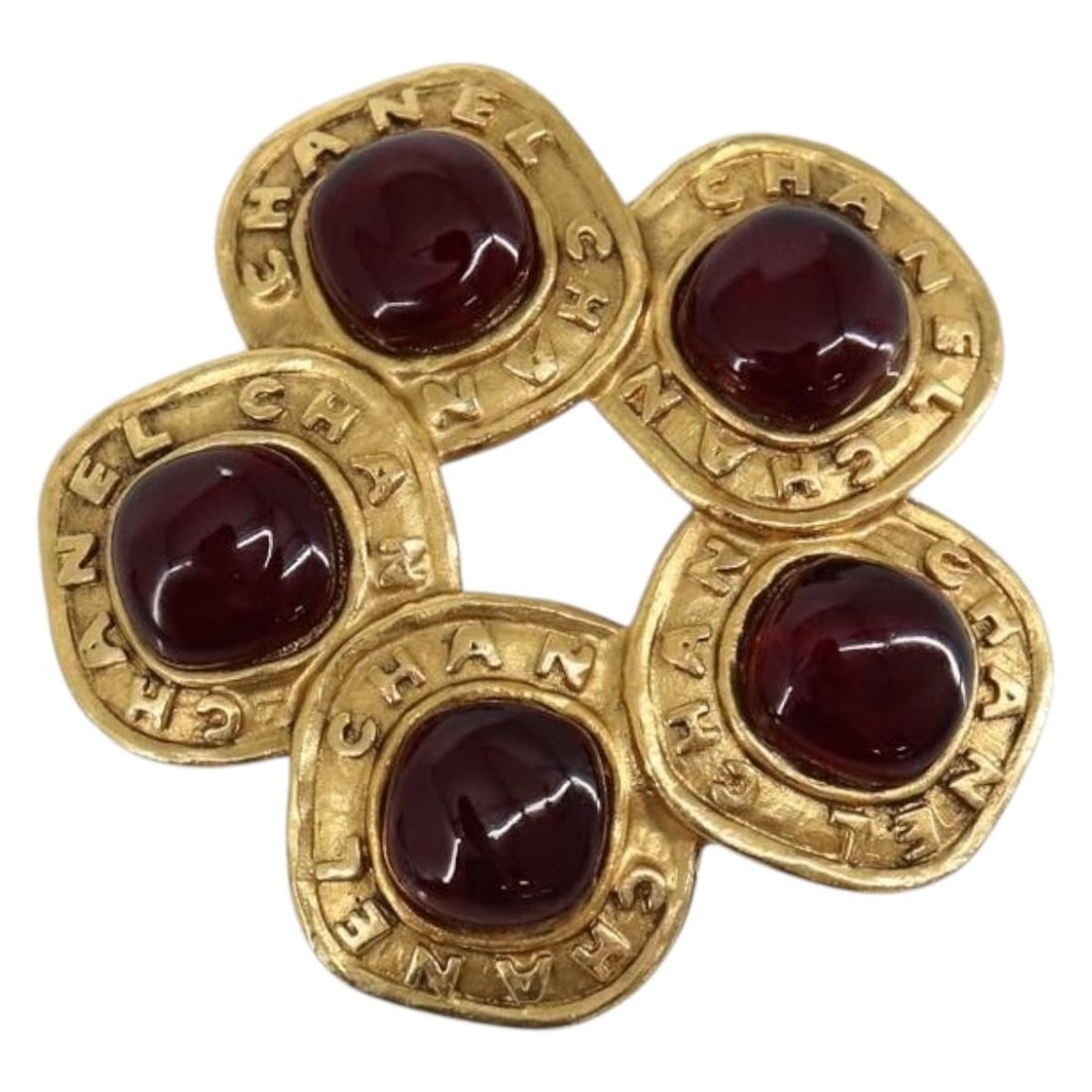 CHANEL Gold CC Brooch Metal France Authentic BA6857: CHANEL Gold CC Brooch Metal France Authentic BA6857 This exquisite CHANEL brooch is a stunning accessory that embodies elegance and sophistication. Crafted in France, it features a classic gold metal