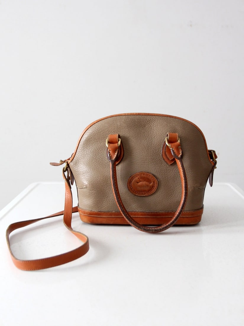 Vintage Dooney & Burke Leather Crossbody Satchel Bag: Vintage Dooney & Burke Leather Crossbody Satchel Bag This vintage Dooney & Burke leather crossbody satchel is the ideal companion for everyday use. Featuring an adjustable strap for versatile styling,