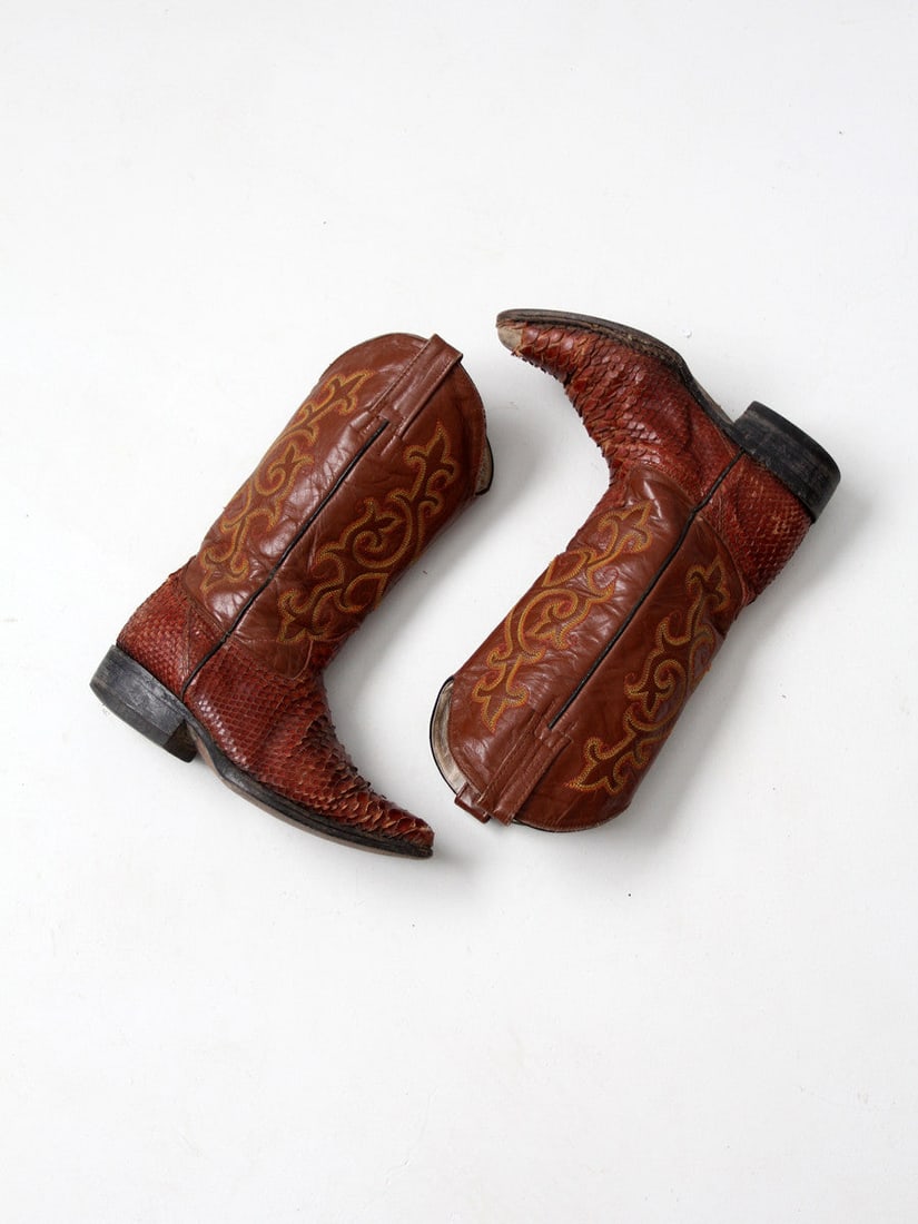 1970s Gavilla Women's Western Snakeskin Boots Size 5.5 Rust Red: 1970s Gavilla Women's Western Snakeskin Boots Size 5.5 Rust Red Step back in time with these vintage 1970s Gavilla western boots crafted for women in size 5.5. The boots feature genuine snakeskin on t