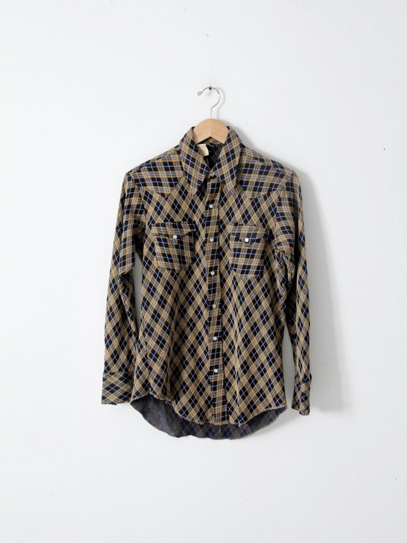 Authentic 1970s Vintage Western Shirt Navy Blue Plaid: Authentic 1970s Vintage Western Shirt Navy Blue Plaid Step back in time with this authentic 1970s vintage western shirt, featuring a stylish navy blue poly blend fabric adorned with a light blue and g