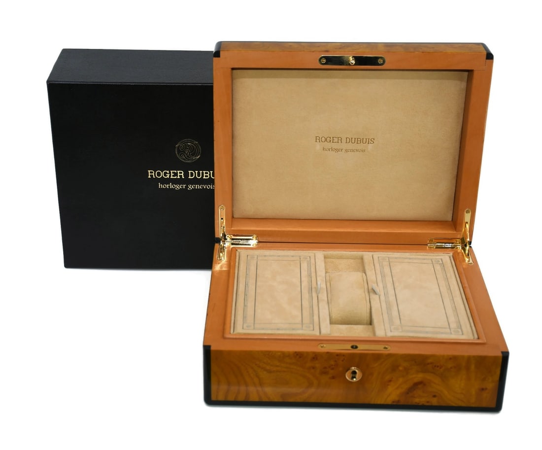 Roger Dubuis Authentic Large Watch Presentation Box 11x9x4: Roger Dubuis Authentic Large Watch Presentation Box 11x9x4 This Roger Dubuis Large Watch Box is a luxurious presentation box designed to elegantly house your timepiece. Measuring 11 x 9 x 4 inches, th