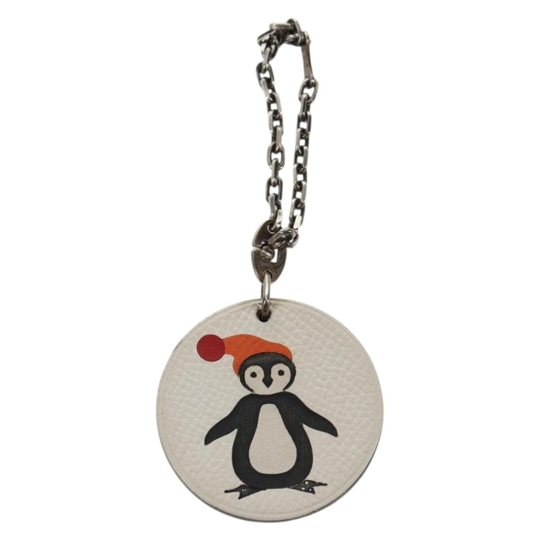 Breloque White Leather Bag Charm by Hermes France: Breloque White Leather Bag Charm by Hermes France This Hermes Breloque bag charm is crafted from white leather and is designed for women. The charm is pre-owned and remains in very clean condition, wi