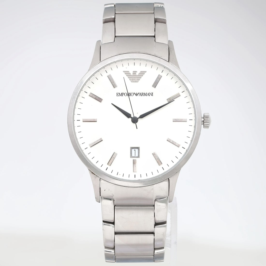 Emporio Armani AR2430 43mm Stainless Steel Quartz Men's Watch White Dial: Emporio Armani AR2430 43mm Stainless Steel Quartz Men's Watch White Dial Experience timeless elegance with the Emporio Armani 43mm Stainless Steel Quartz Men's Watch AR2430. This casual wristwatch fea