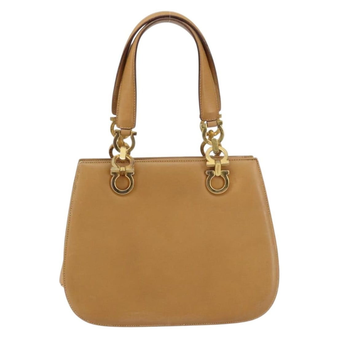 Beige Leather Gancini Shoulder Bag by Salvatore Ferragamo: Beige Leather Gancini Shoulder Bag by Salvatore Ferragamo This pre-owned Salvatore Ferragamo Gancini handbag in beige leather is designed for women. It shows signs of use including rubbing, slight sha
