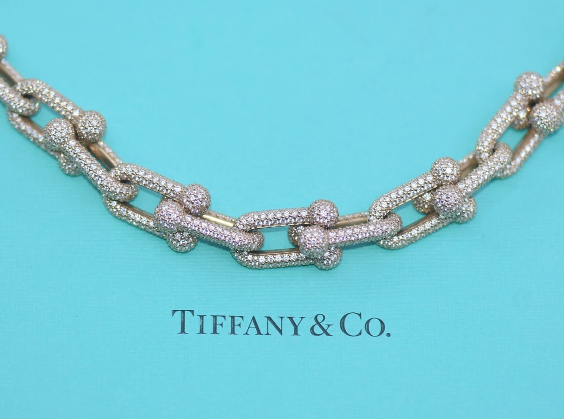 Tiffany & Co HardWear 18K Rose Gold Diamond Necklace with Valuation Report: Tiffany & Co HardWear 18K Rose Gold Diamond Necklace with Valuation Report Elevate your jewelry collection with this stunning Tiffany & Co. HardWear Diamond Necklace. Crafted from luxurious 18K rose g