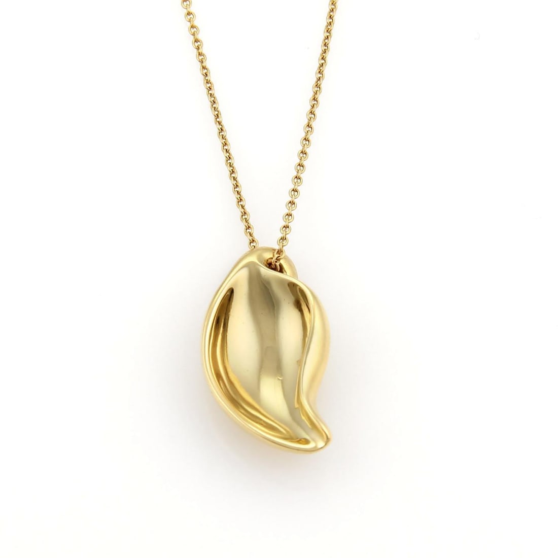 Tiffany & Co. Elsa Peretti Leaf Pendant 18k Yellow Gold Necklace: Tiffany & Co. Elsa Peretti Leaf Pendant 18k Yellow Gold Necklace This exquisite pendant and chain necklace from Tiffany & Co. is designed by renowned designer Elsa Peretti. It is crafted from 18k yell