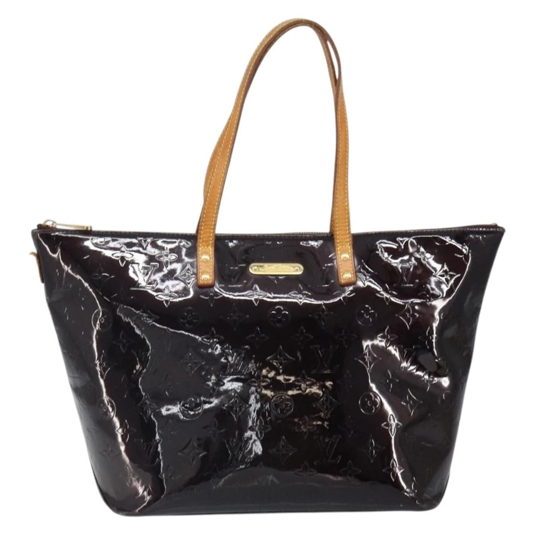 Burgundy Patent Leather Louis Vuitton Bellevue Purse 44x26x18cm: Burgundy Patent Leather Louis Vuitton Bellevue Purse 44x26x18cm This Louis Vuitton Bellevue handbag in burgundy patent leather features a spacious design with dimensions of 44cm x 26cm x 18cm. Made in