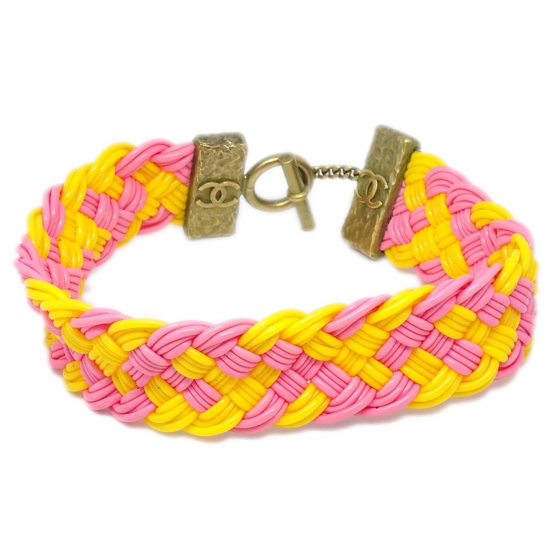 Chanel 94P Pink Yellow Acrylic Gold-Plated Chain Choker Necklace: Chanel 94P Pink Yellow Acrylic Gold-Plated Chain Choker Necklace This exquisite Chanel choker features a vibrant pink and yellow color scheme, perfect for adding a pop of color to any outfit. Crafted