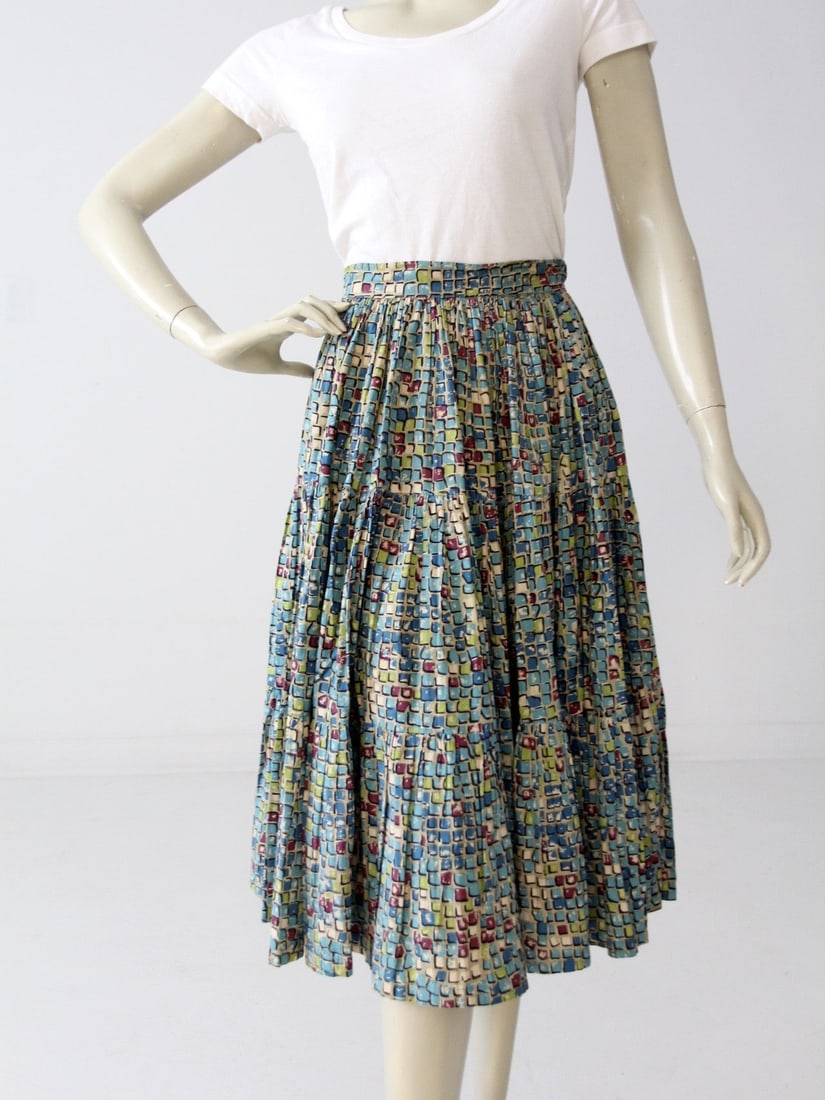 1950s Vintage Cotton Circle Skirt Geometric Print Full Midi: 1950s Vintage Cotton Circle Skirt Geometric Print Full Midi Step back in time with this stunning 1950s vintage circle skirt, showcasing a vibrant geometric print that captures the essence of retro fas