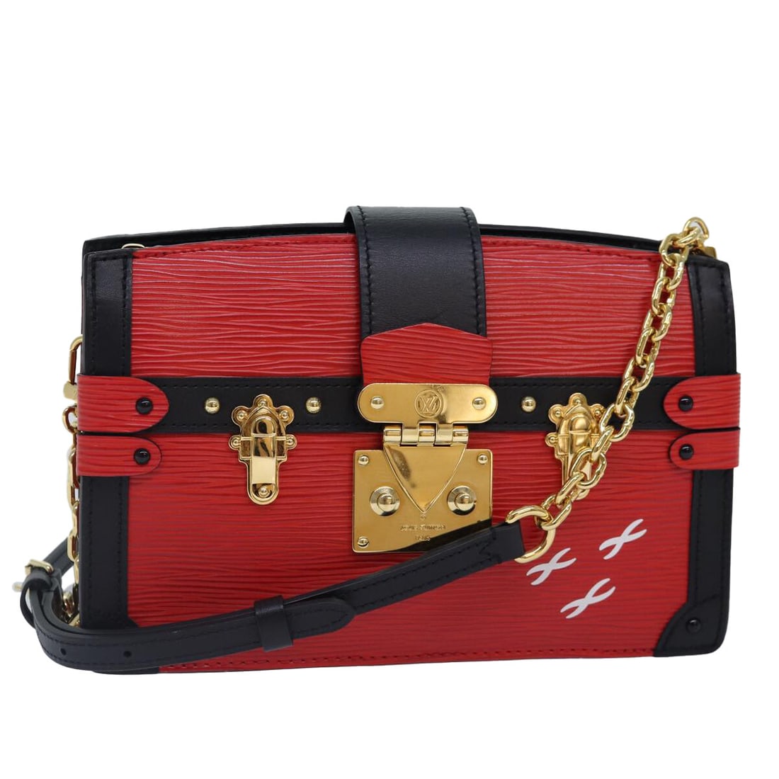 Red Epi Leather Clutch by Louis Vuitton 22cm x 15cm x 6cm: Red Epi Leather Clutch by Louis Vuitton 22cm x 15cm x 6cm This Louis Vuitton Trunk Clutch for women is crafted from red Epi leather. It features a compact design with a shoulder strap and metal fittin