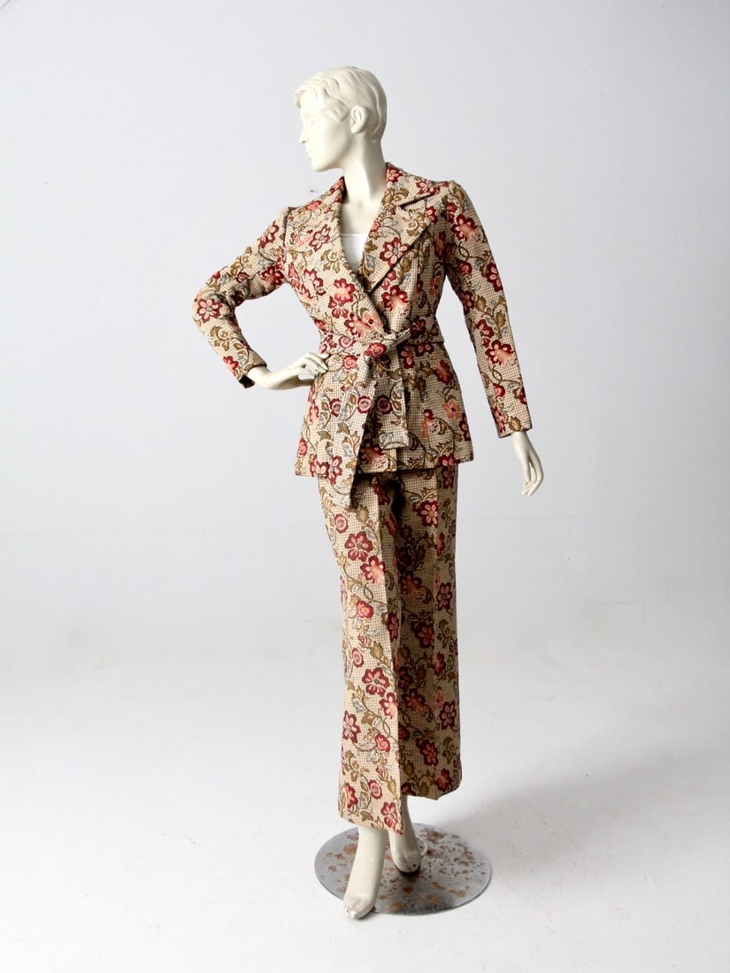 1970s Glen of Michigan Floral Tapestry Suit with Belt: 1970s Glen of Michigan Floral Tapestry Suit with Belt Step back into the vibrant 1970s with this exquisite Glen of Michigan tapestry suit. This vintage ensemble features a beautifully crafted blazer a
