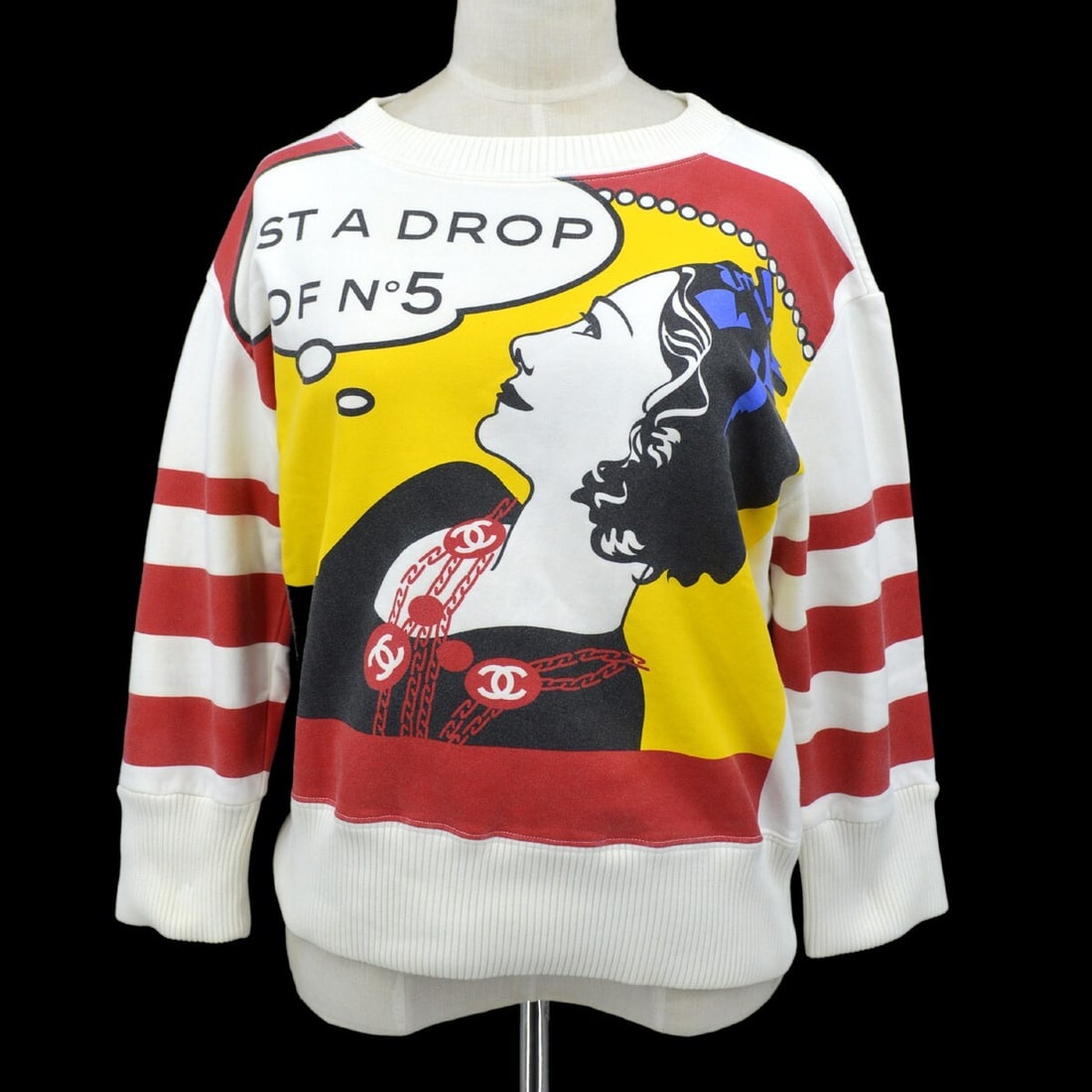 Chanel 01A Mademoiselle Long Sleeve Sweatshirt White Red Vintage: Chanel 01A Mademoiselle Long Sleeve Sweatshirt White Red Vintage Elevate your casual wardrobe with this vintage Chanel long sleeve sweatshirt. Crafted in Italy, this stylish piece features a logo patt