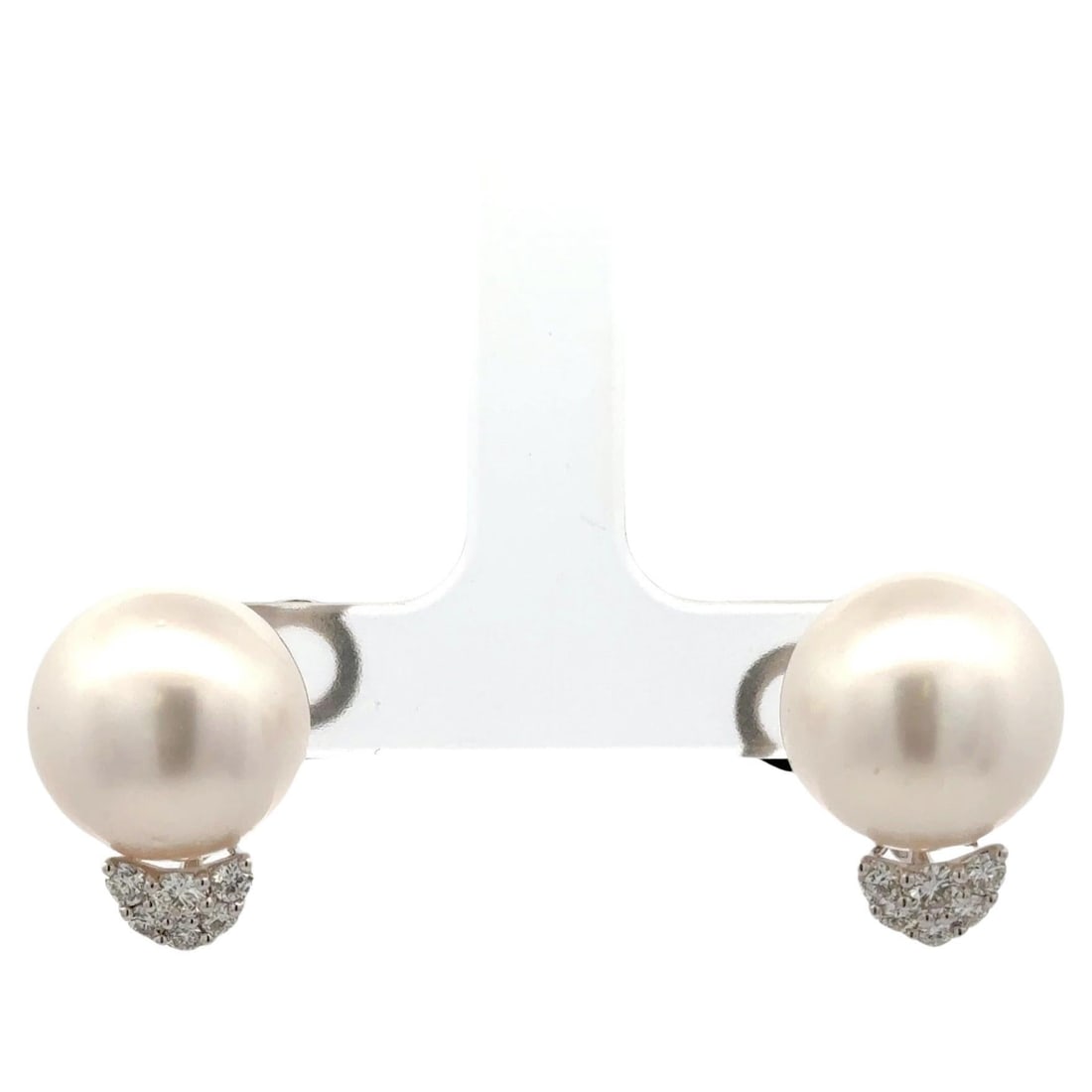Harbor Diamonds 18K White Gold Pearl Diamond Stud Earrings 0.35ct: Harbor Diamonds 18K White Gold Pearl Diamond Stud Earrings 0.35ct Elevate your elegance with these stunning 18 Karat White Gold Diamond South Sea Pearl Stud Earrings. Each earring features a beautiful