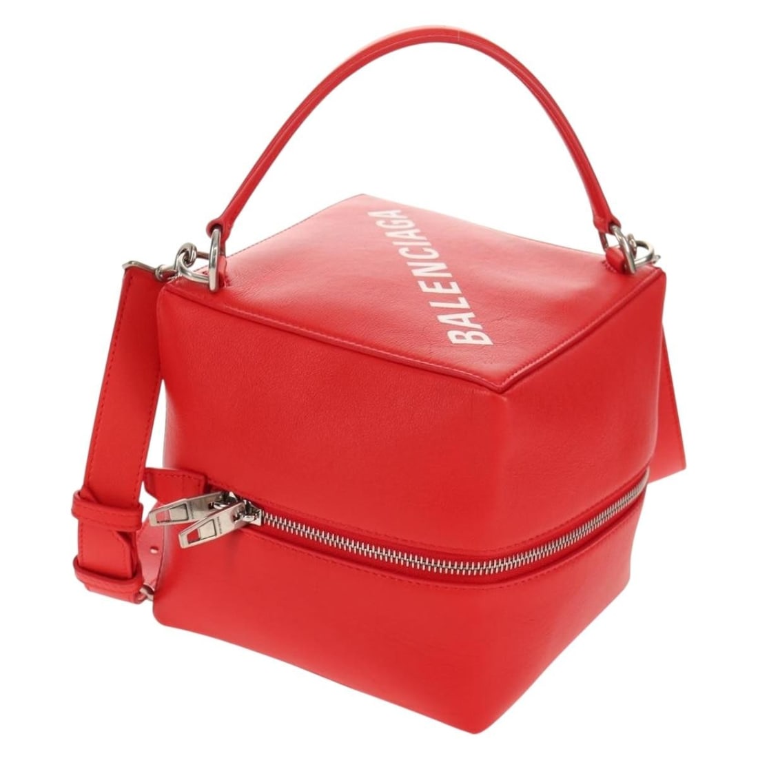 BALENCIAGA 4X4 Red Leather Hand Bag Silver Accents Auth 748197: BALENCIAGA 4X4 Red Leather Hand Bag Silver Accents Auth 748197 Introducing the BALENCIAGA 4X4 Hand Bag, a luxurious accessory crafted from high-quality leather. This elegant handbag features a strikin