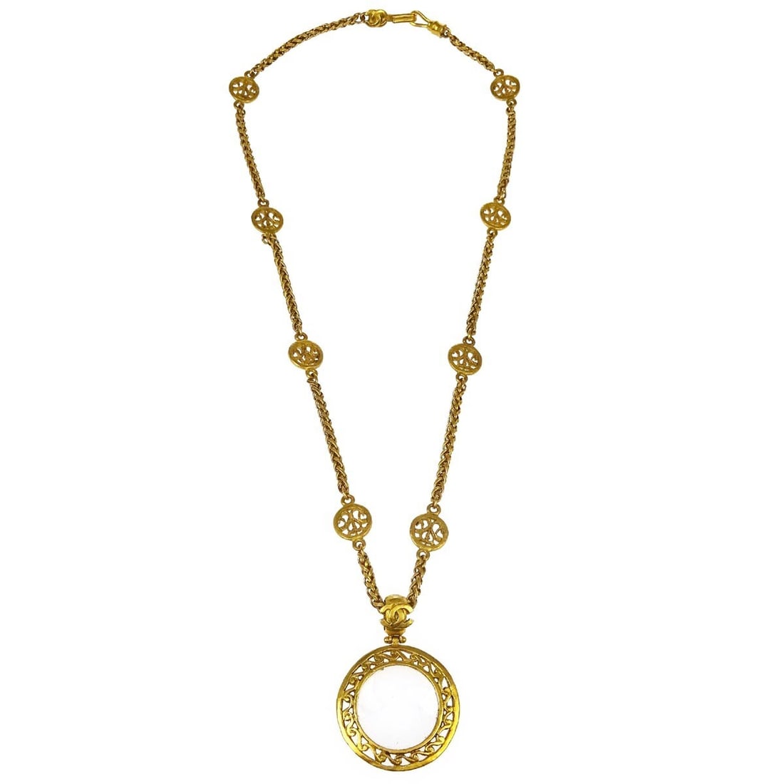 Chanel Loupe Pendant Necklace Gold Plated 95A: Chanel Loupe Pendant Necklace Gold Plated 95A This stunning Chanel Loupe Chain Necklace showcases a luxurious gold-plated finish, perfect for adding a touch of elegance to any outfit. The pendant styl