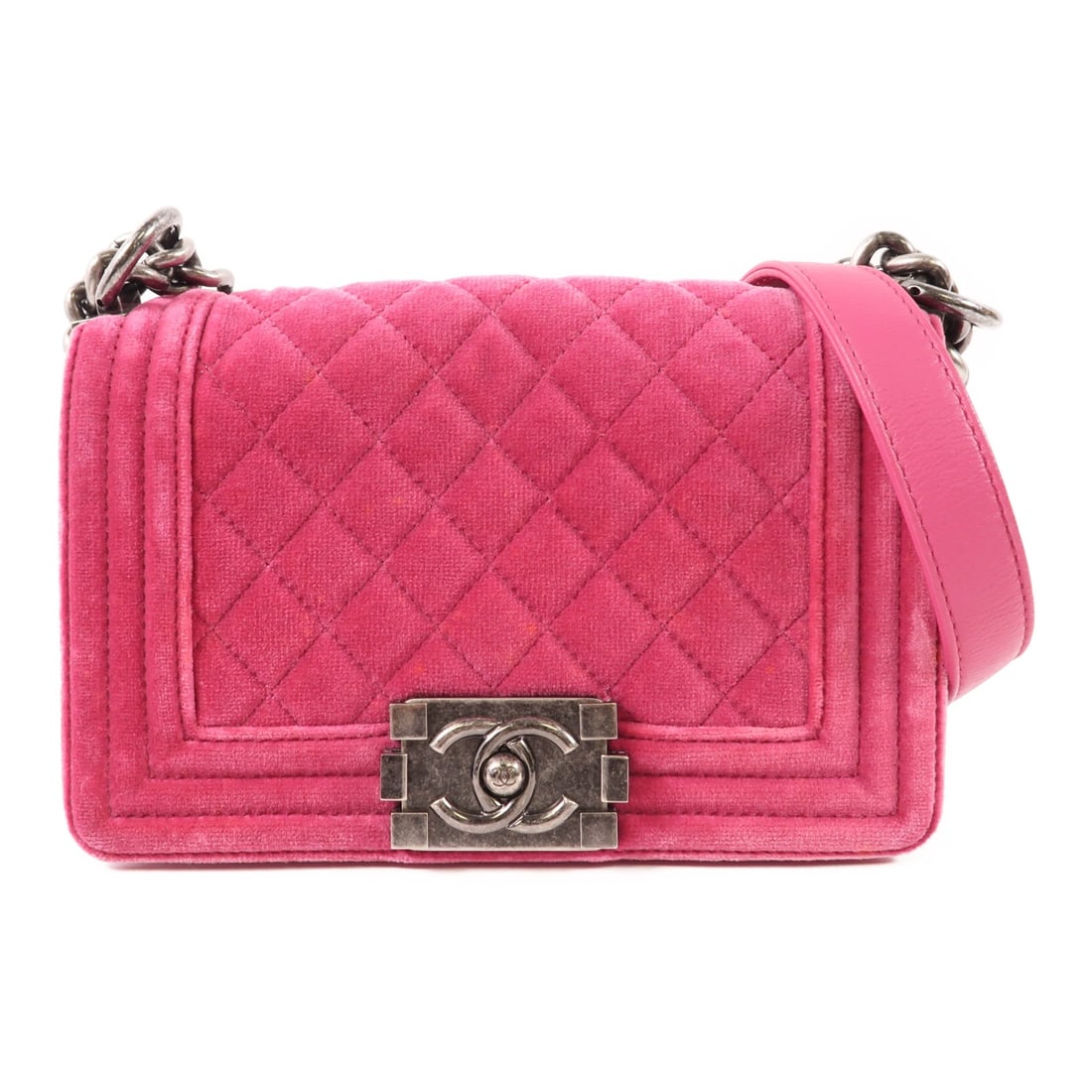 CHANEL CC Boy 20 Velvet Pink Shoulder Bag: CHANEL CC Boy 20 Velvet Pink Shoulder Bag Elevate your style with this exquisite CHANEL CC Boy 20 Chain Shoulder Bag in a stunning velvet pink. This shoulder bag is crafted from high-quality materials