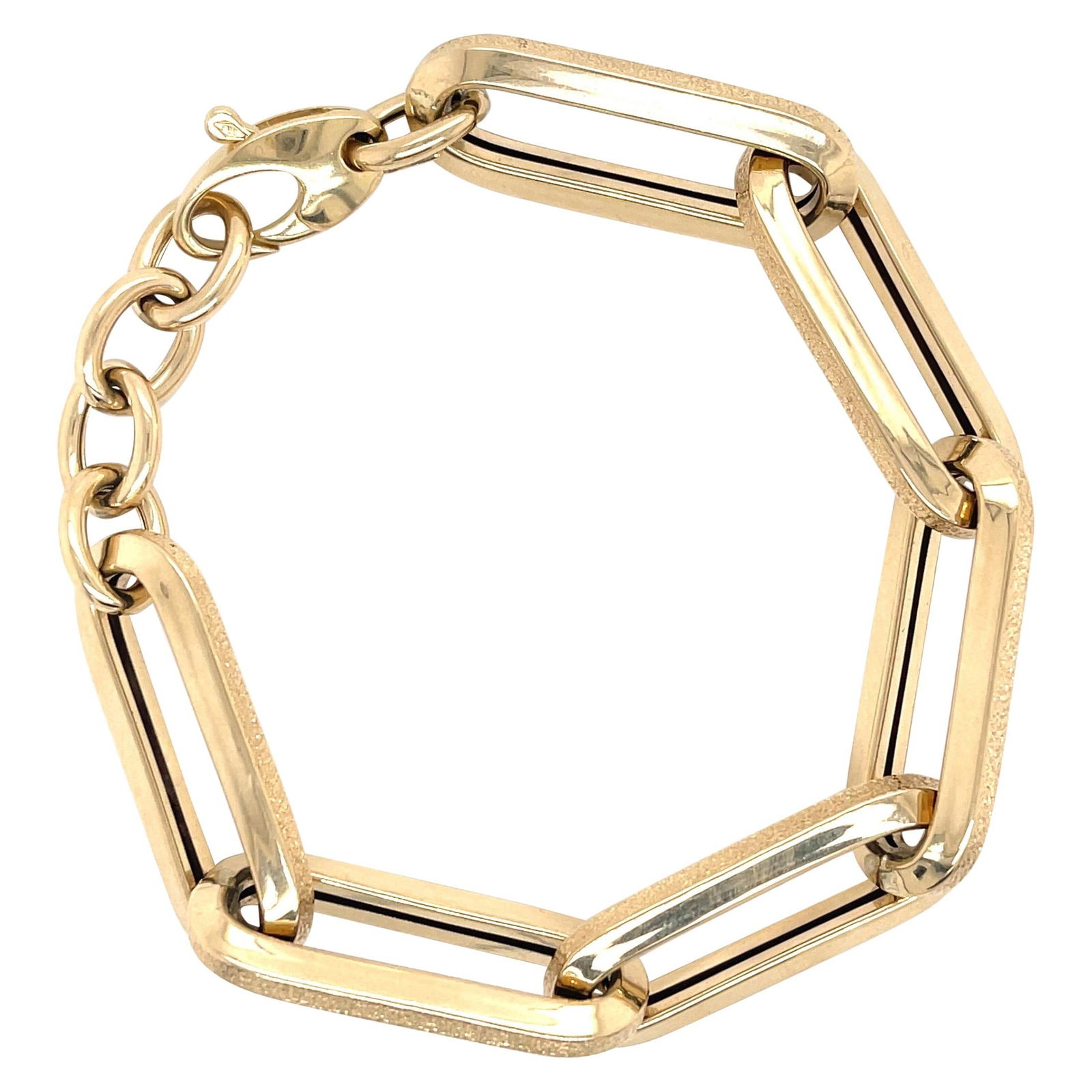 Harbor Diamonds 14K Yellow Gold Oversize Link Bracelet Italy 2023: Harbor Diamonds 14K Yellow Gold Oversize Link Bracelet Italy 2023 This stunning 14 Karat Yellow Gold Textured Oversize Link Bracelet showcases a modern design with a luxurious finish. Weighing 11.23 g