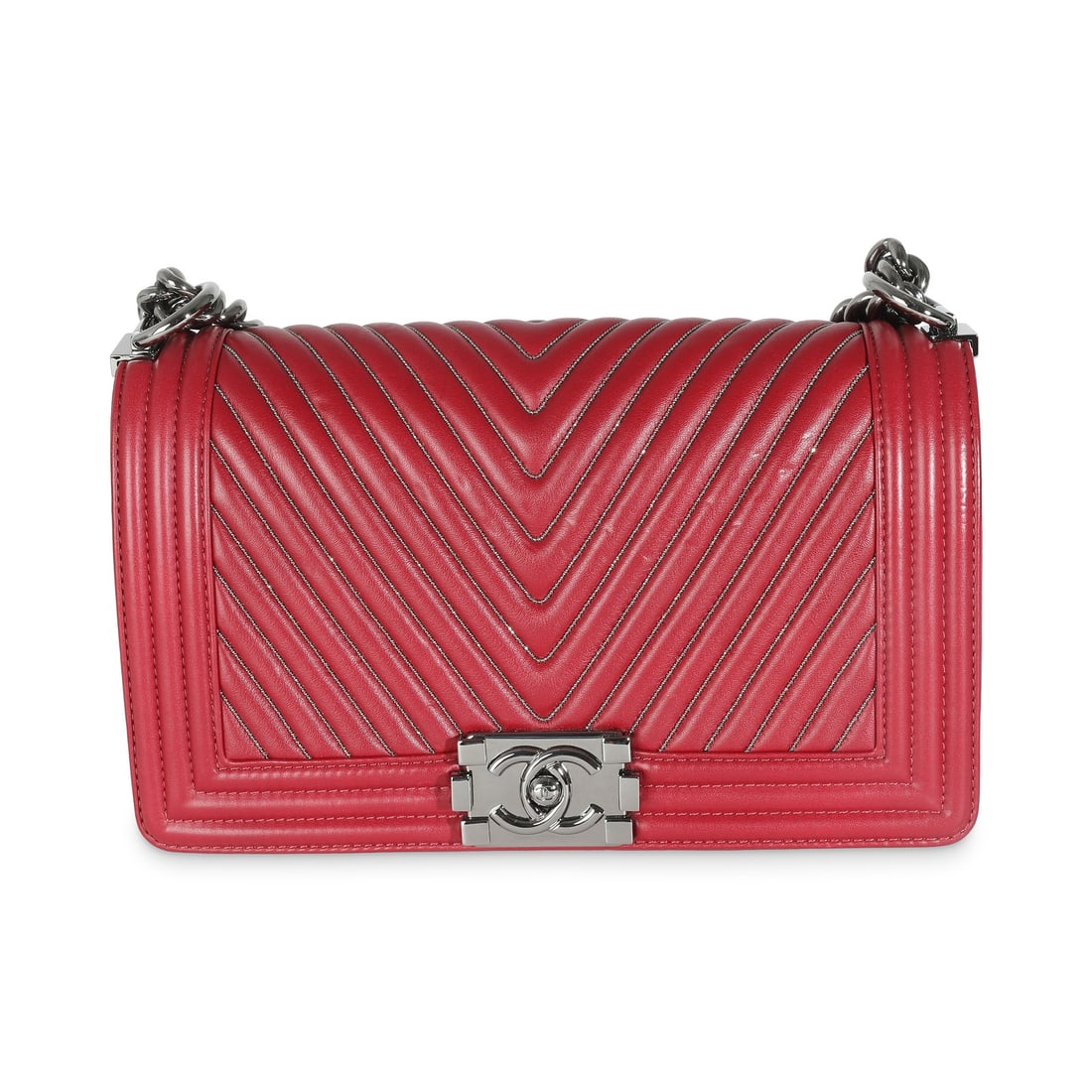 Chanel Medium Boy Bag Burgundy Chevron Leather 2014-2015: Chanel Medium Boy Bag Burgundy Chevron Leather 2014-2015 Presenting the Chanel Burgundy Chevron Calfskin Chain Medium Boy Bag, a stylish and versatile accessory ideal for both casual and formal occasi