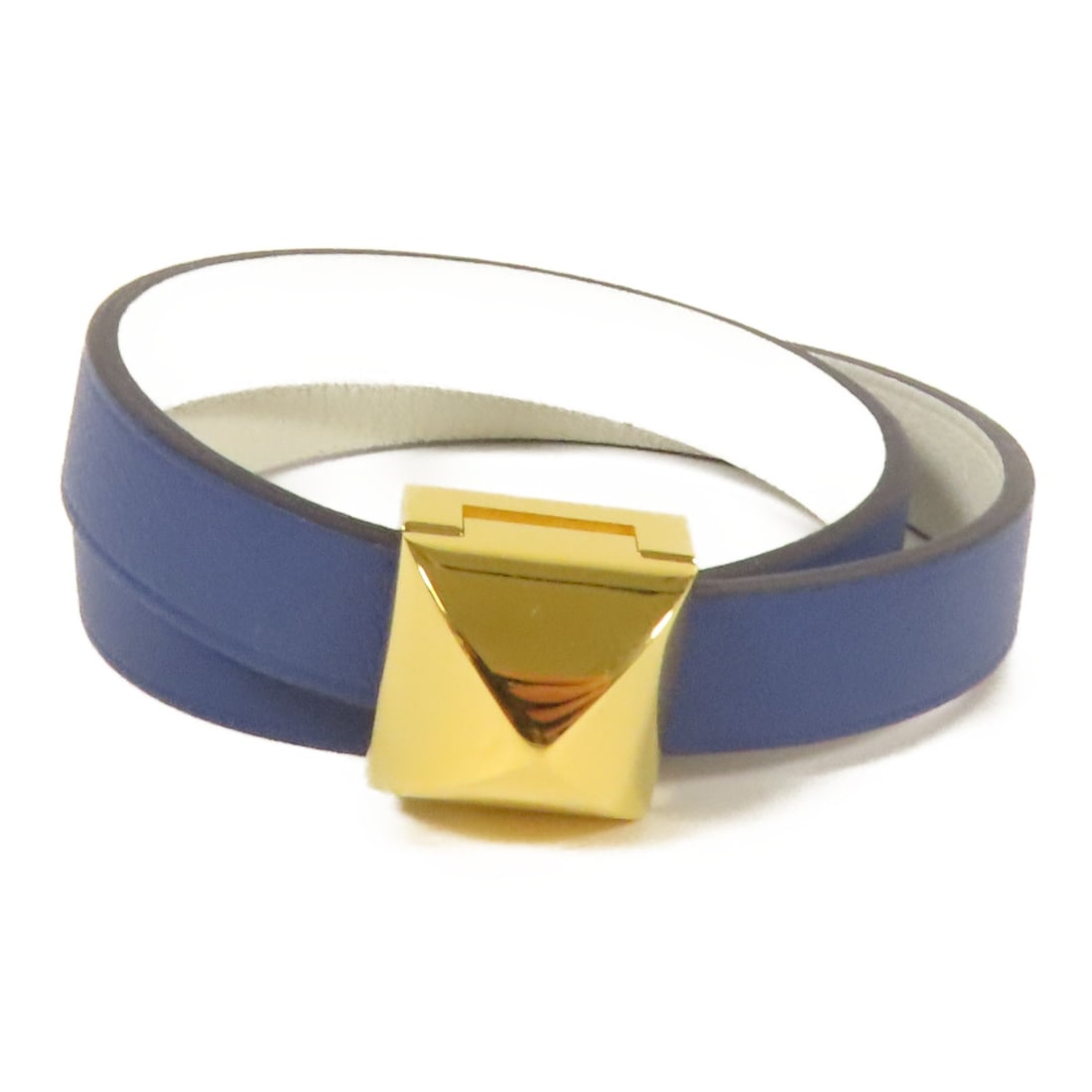 HERMES Medor Infini Double Tour Bracelet Blue Calfskin GHW: HERMES Medor Infini Double Tour Bracelet Blue Calfskin GHW Elevate your accessory collection with the HERMES Medor Infini Double Tour Bracelet. Crafted from high-quality calfskin leather, this exquisi