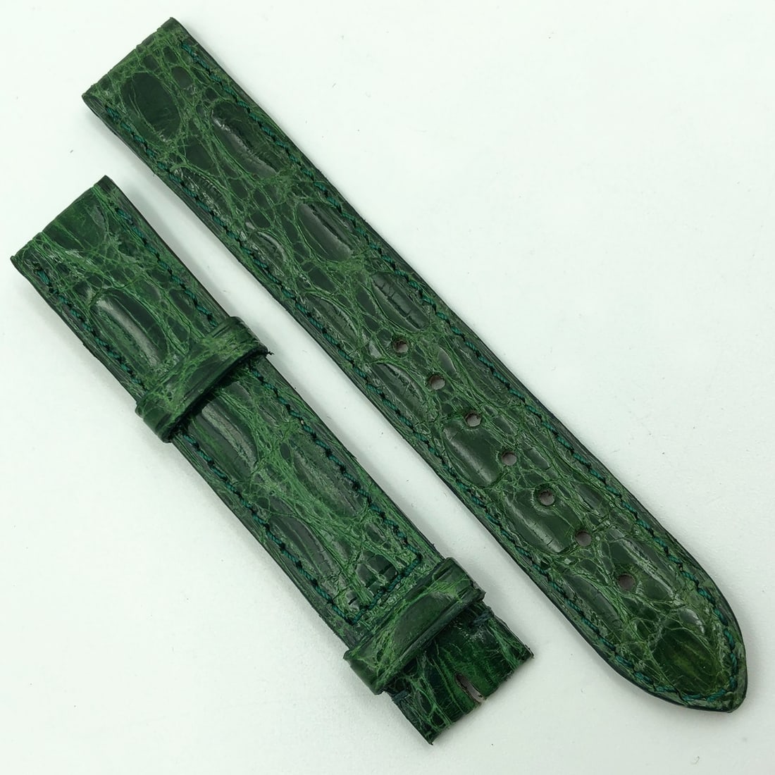 Cartier Green Leather Watch Band 15.5mm for Buckle 580OH10ODCO: Cartier Green Leather Watch Band 15.5mm for Buckle 580OH10ODCO This authentic Cartier wristwatch band features a green leather strap designed for a buckle. The band has a width that tapers from 15.5mm